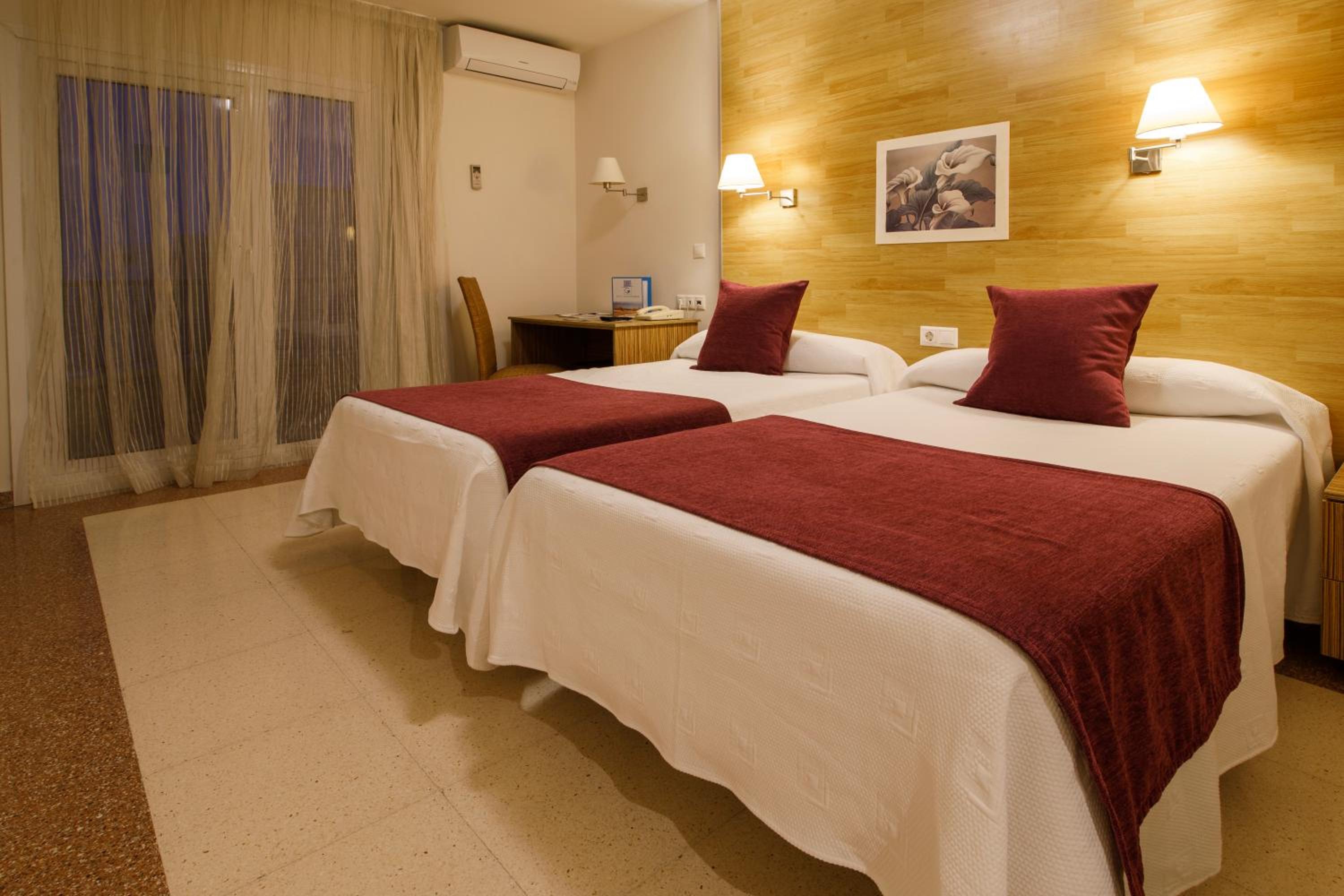 Double or Twin Room photo 3
