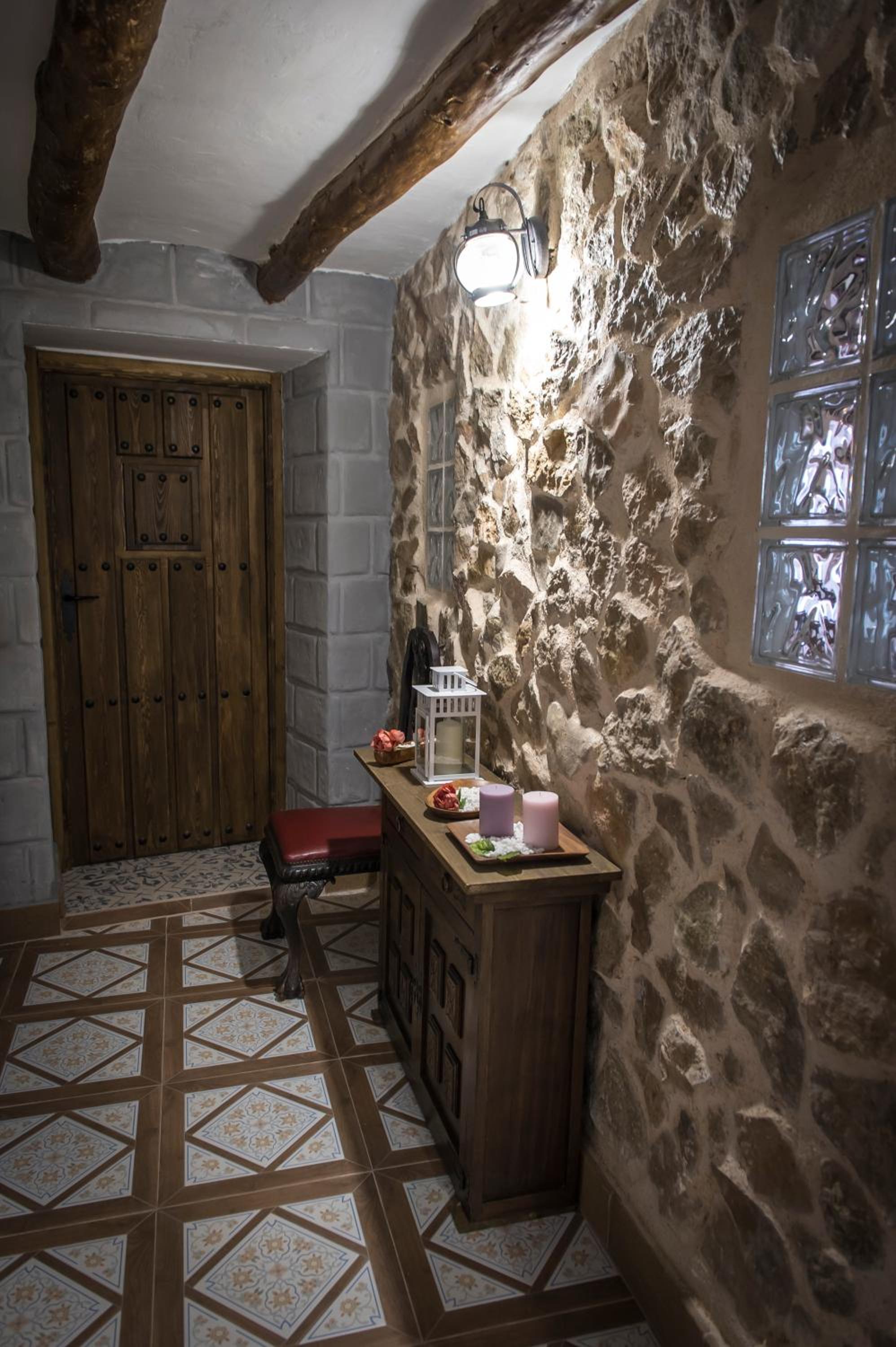 Three-Bedroom House - Photo 4