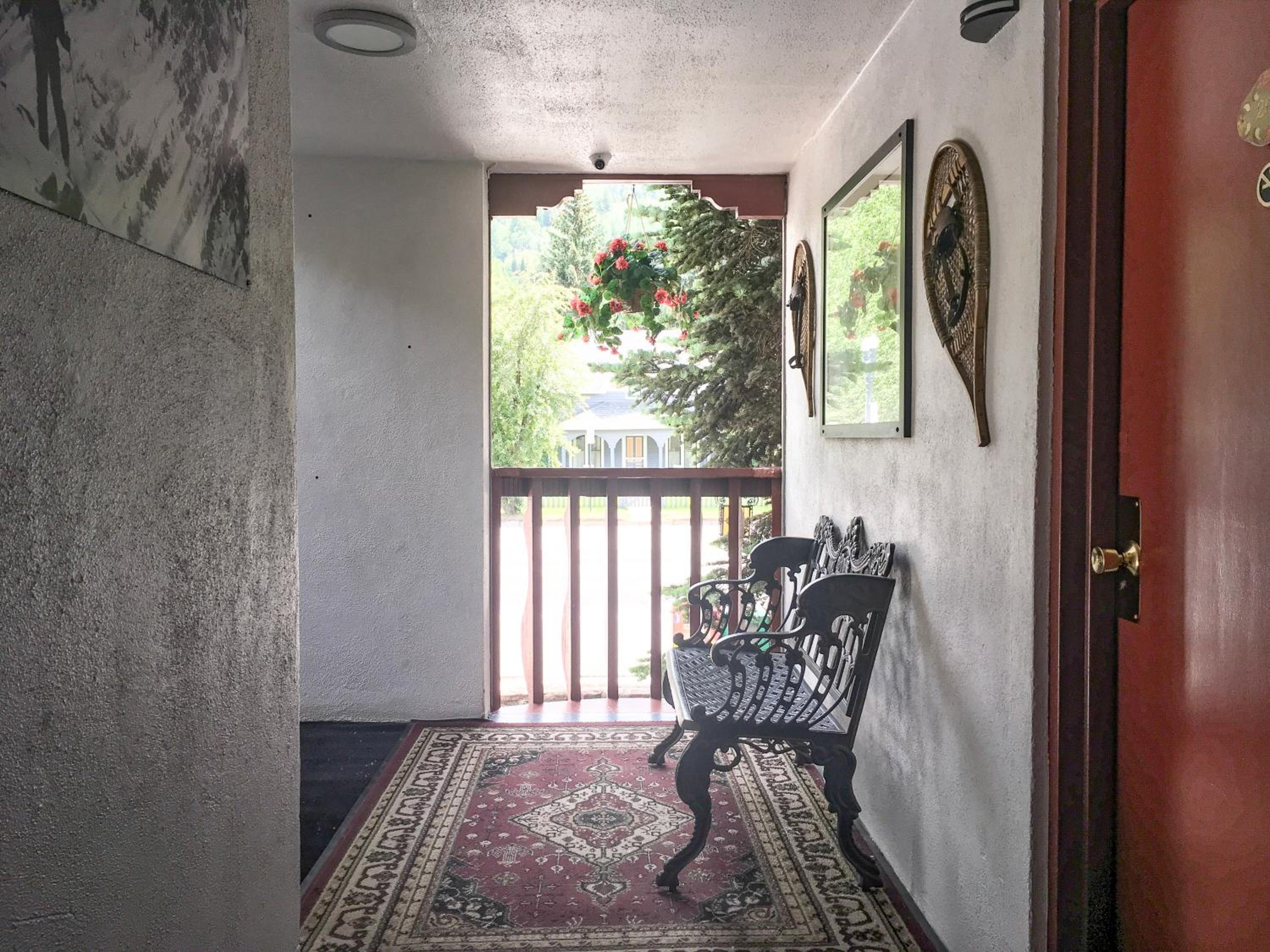 Standard Queen Room - Second Floor