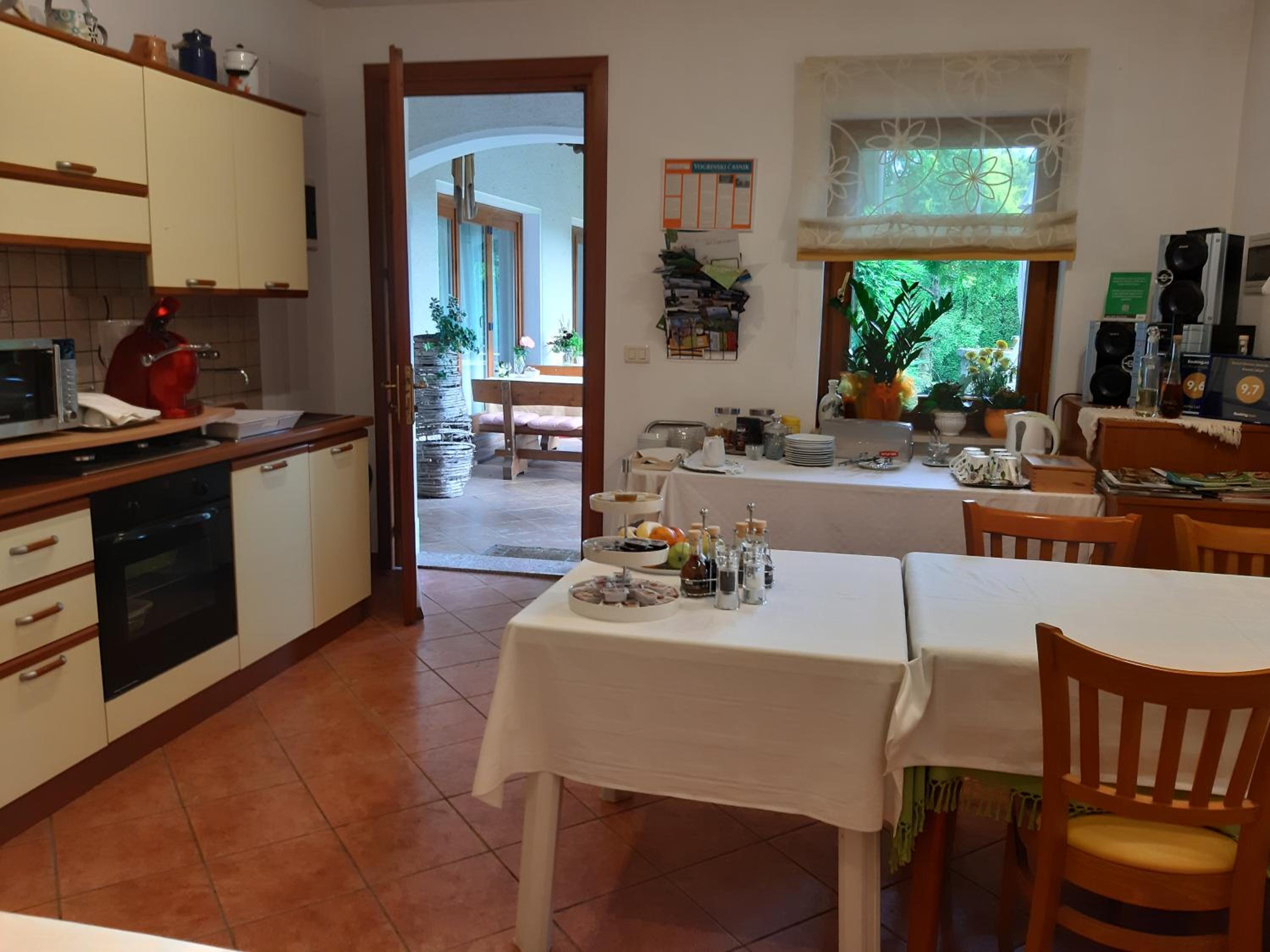 Double Room - Photo 16