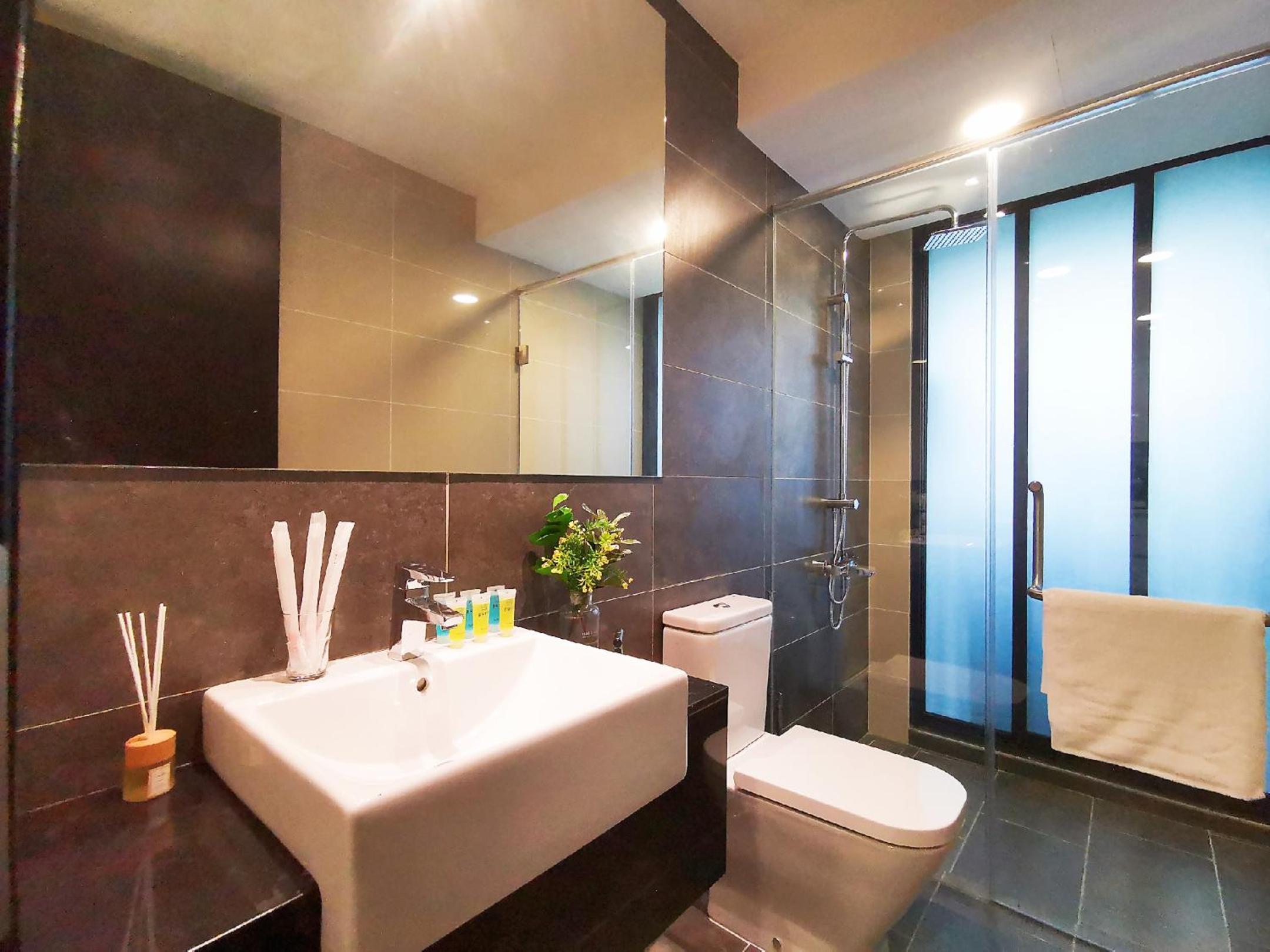 Apartment with Balcony - Photo 14