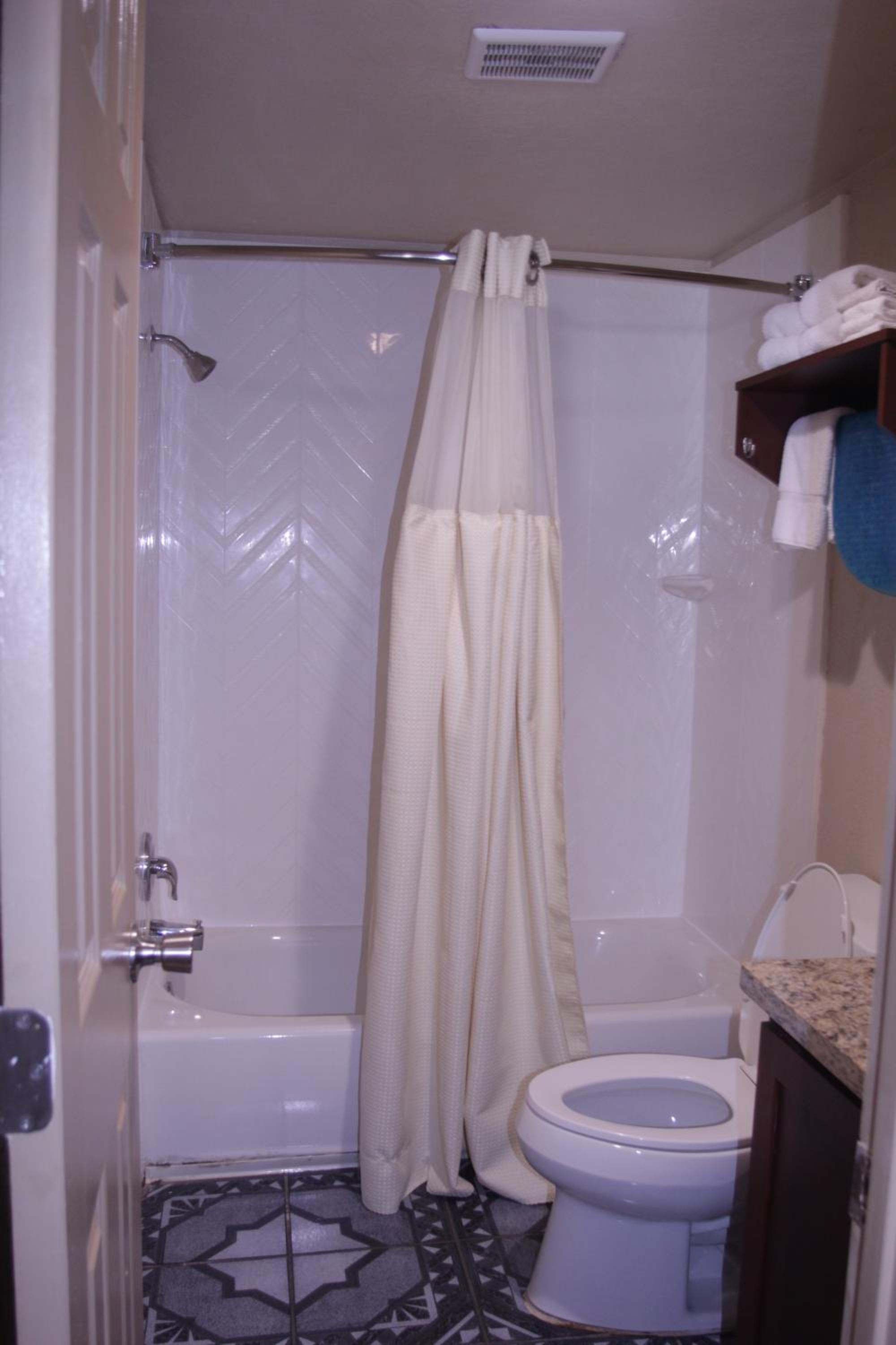 Room with Two Double Beds - Photo 2