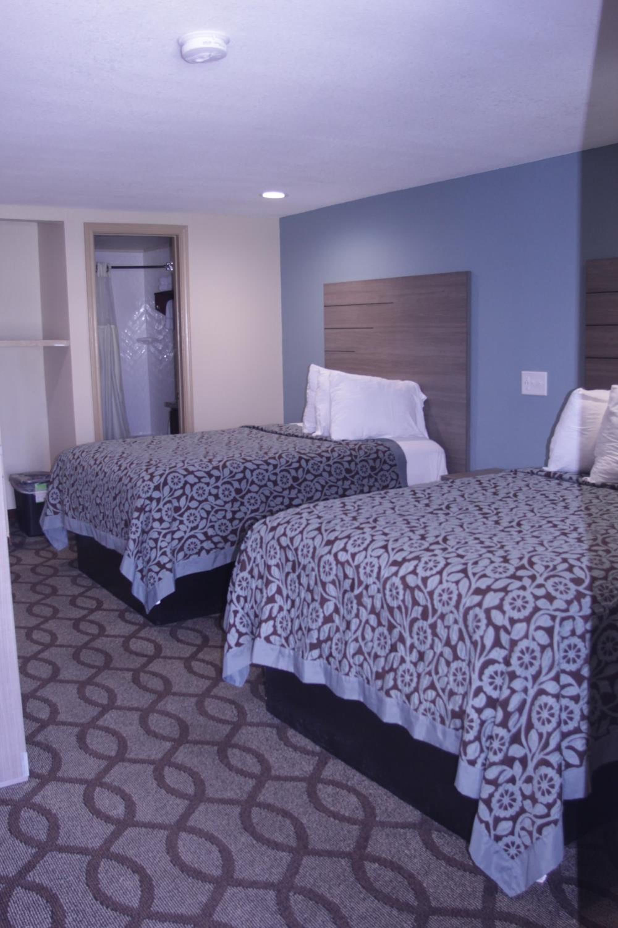 Room with Two Double Beds - Photo 1