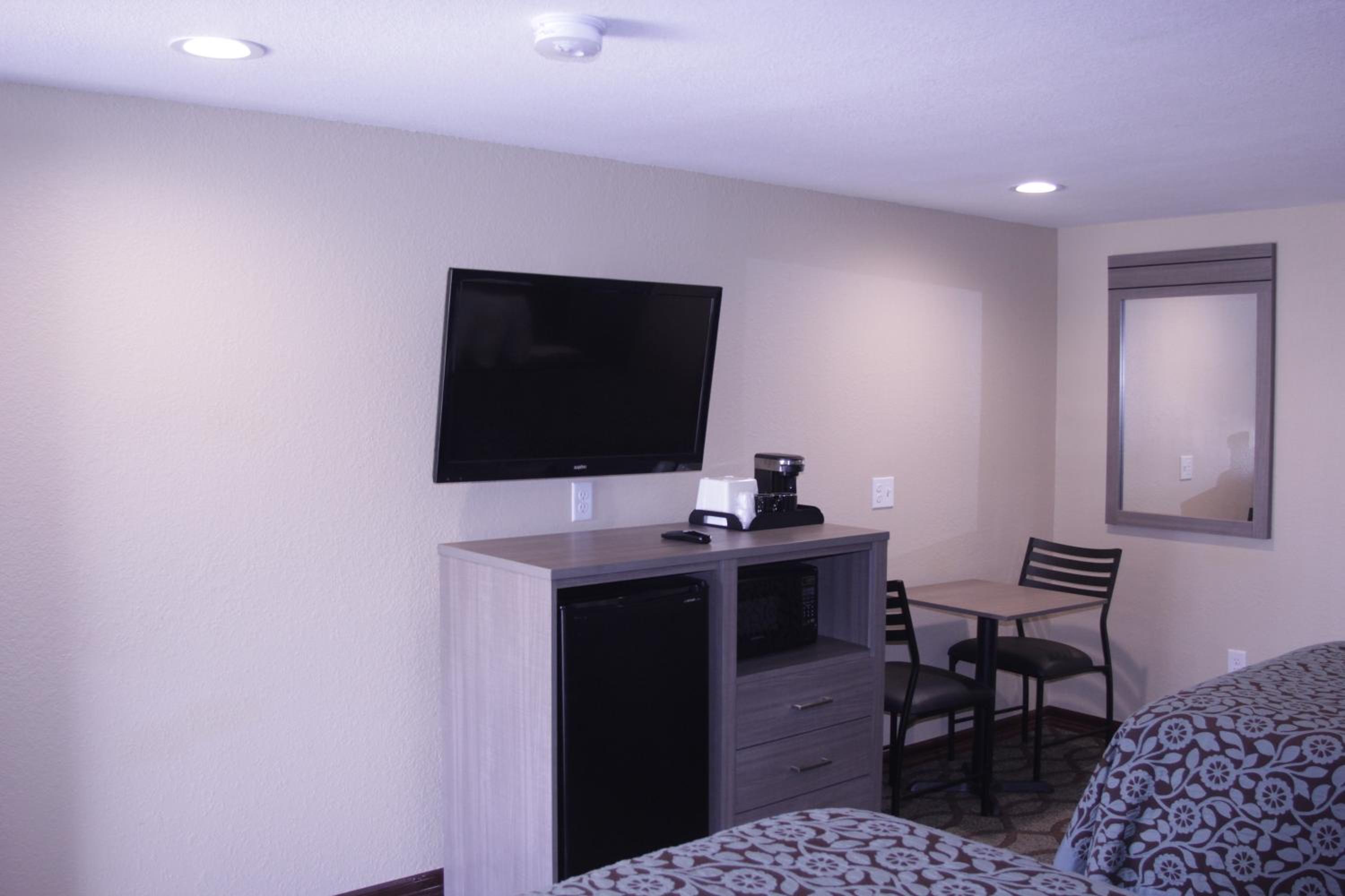 Room with Two Double Beds - Photo 6
