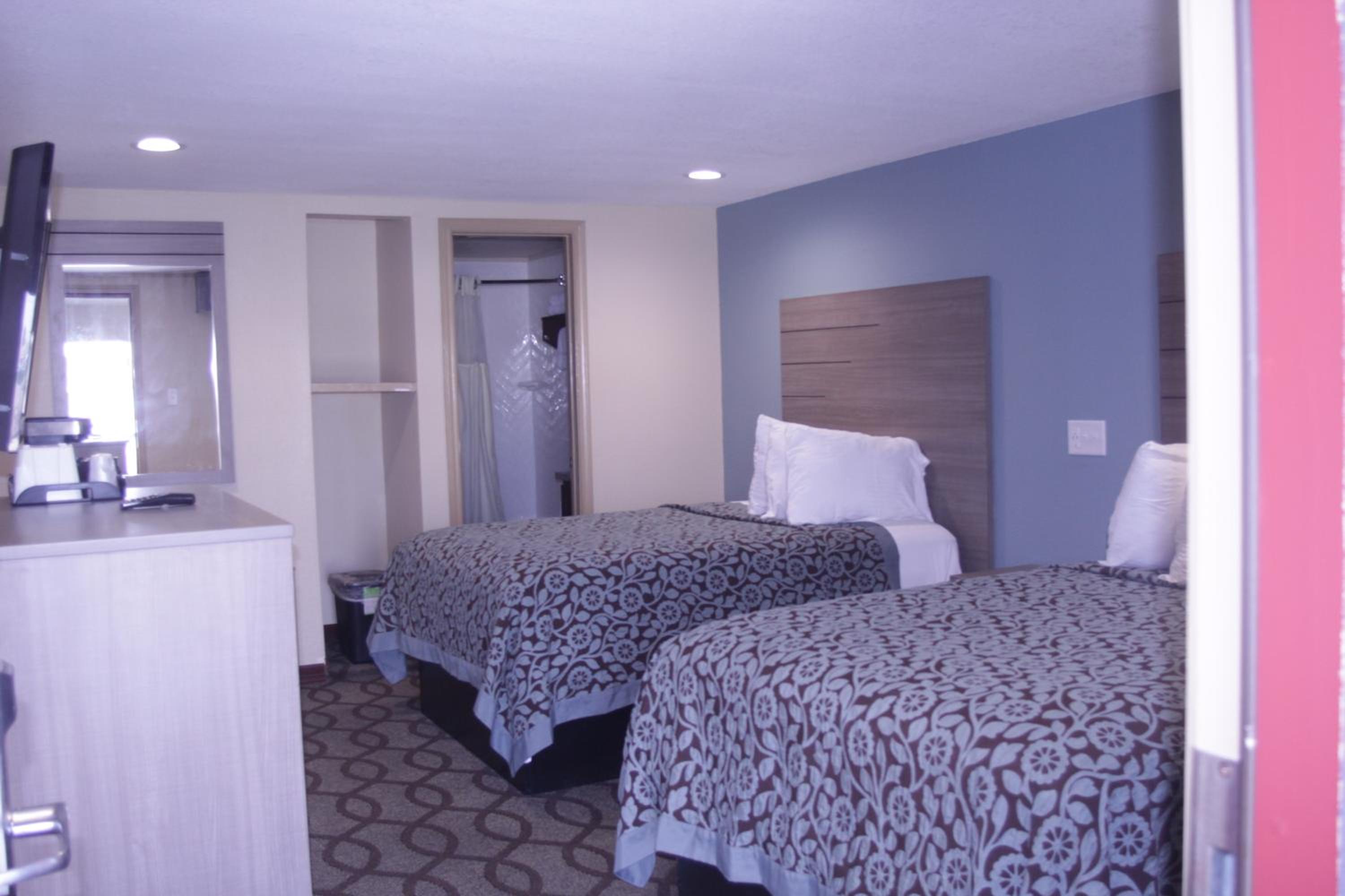 Room with Two Double Beds - Photo 4