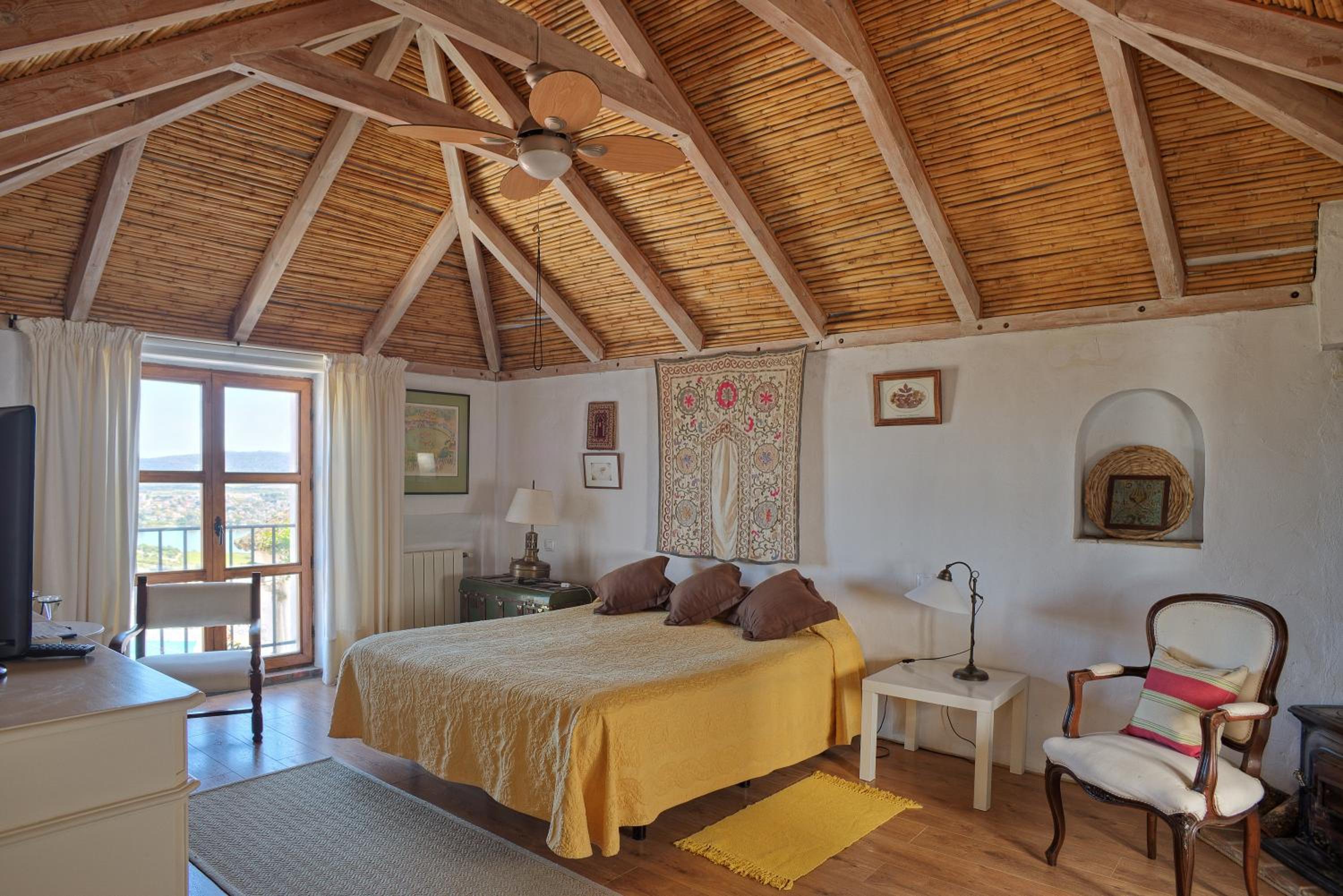 Habitación Triple con Vista al Lago