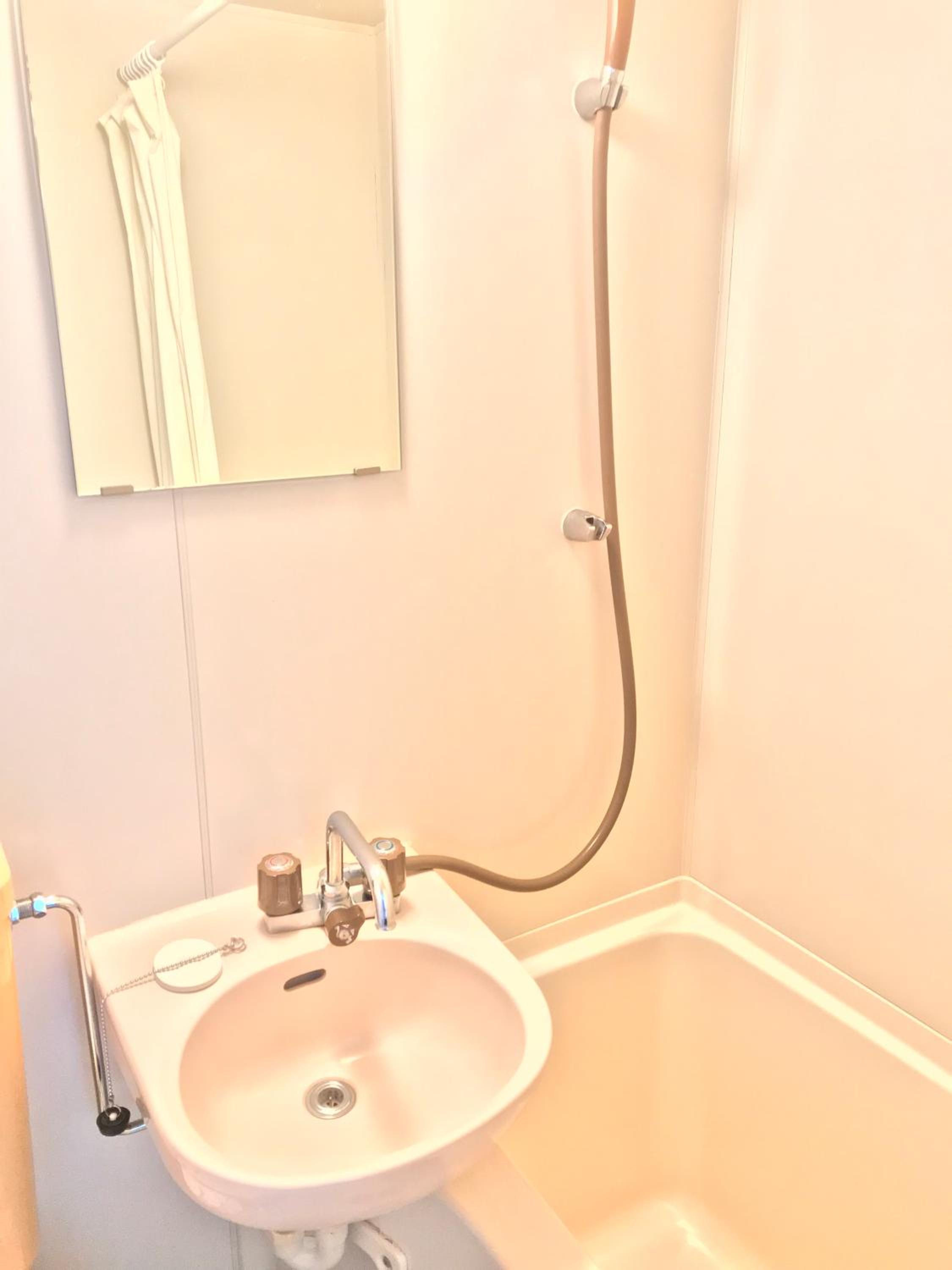 Twin Room - Non-Smoking - Photo 5