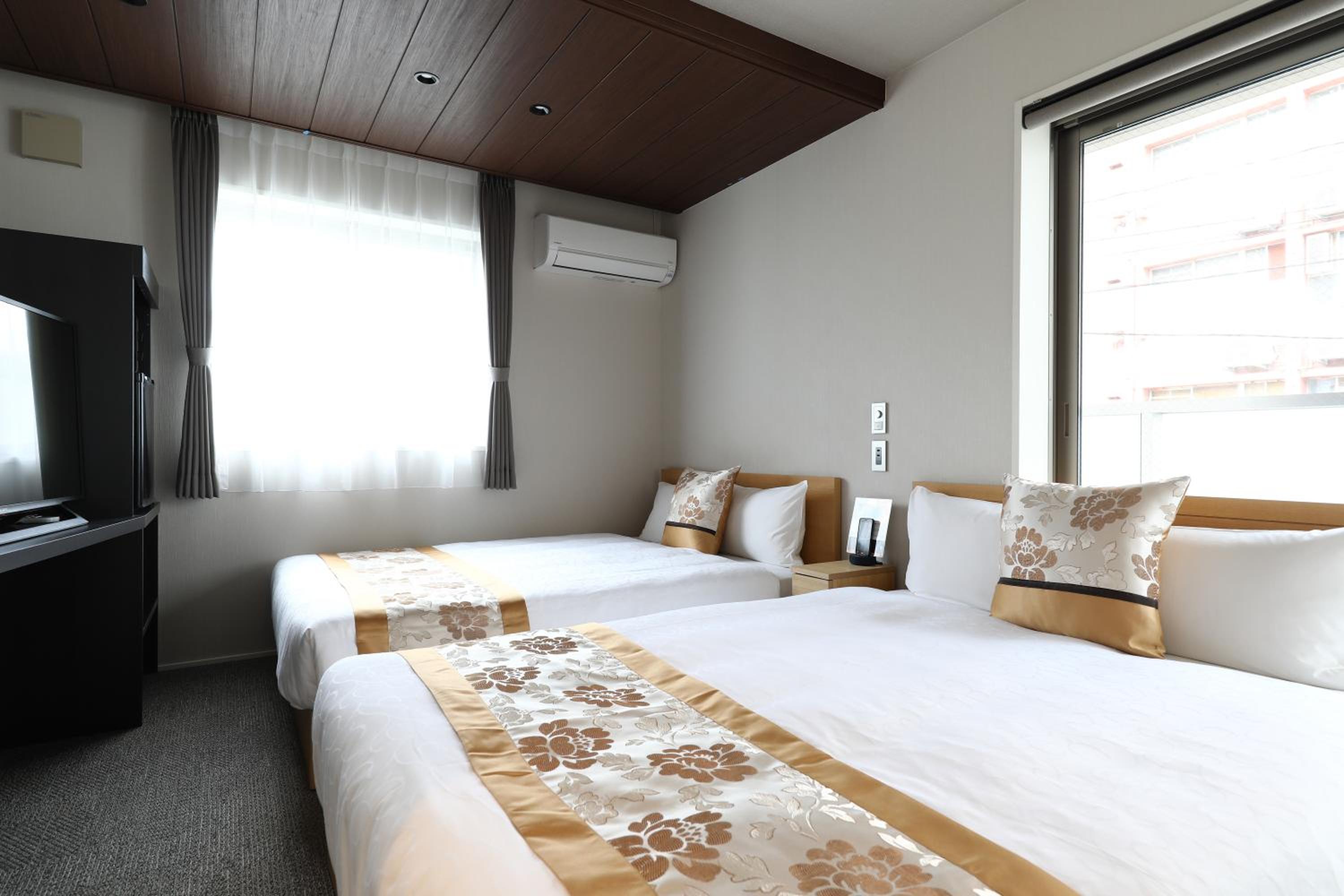 Standard Twin Room - Photo 6