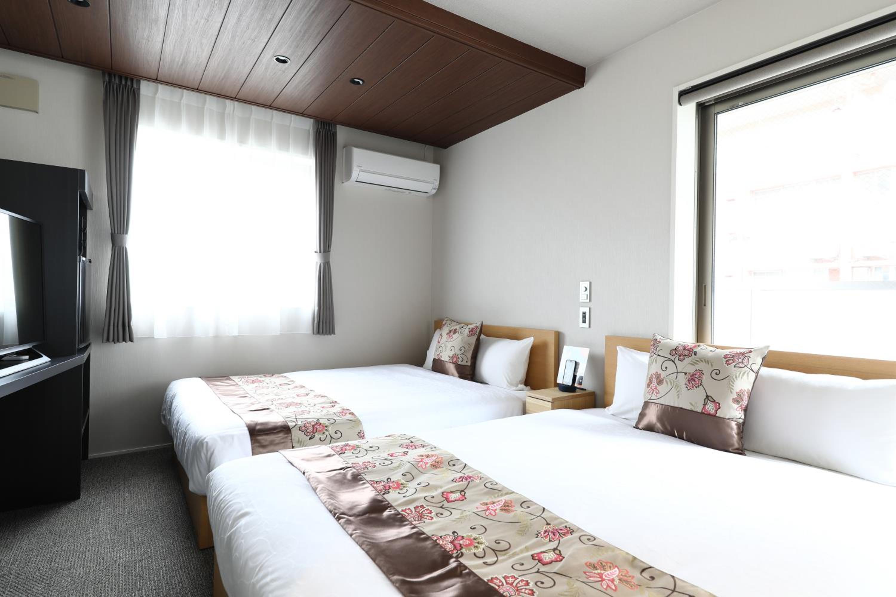 Standard Twin Room - Photo 7