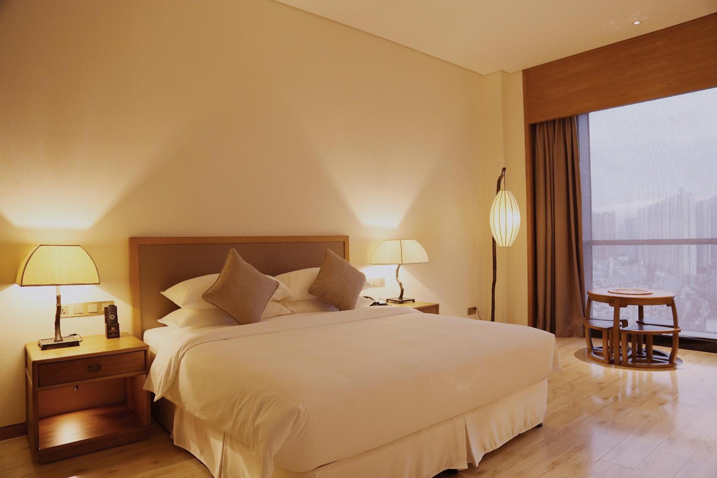 Standard Queen Room - Non Smoking Non Wine Vegetarian, marriage certificate is required if accommodating with heterosexual 