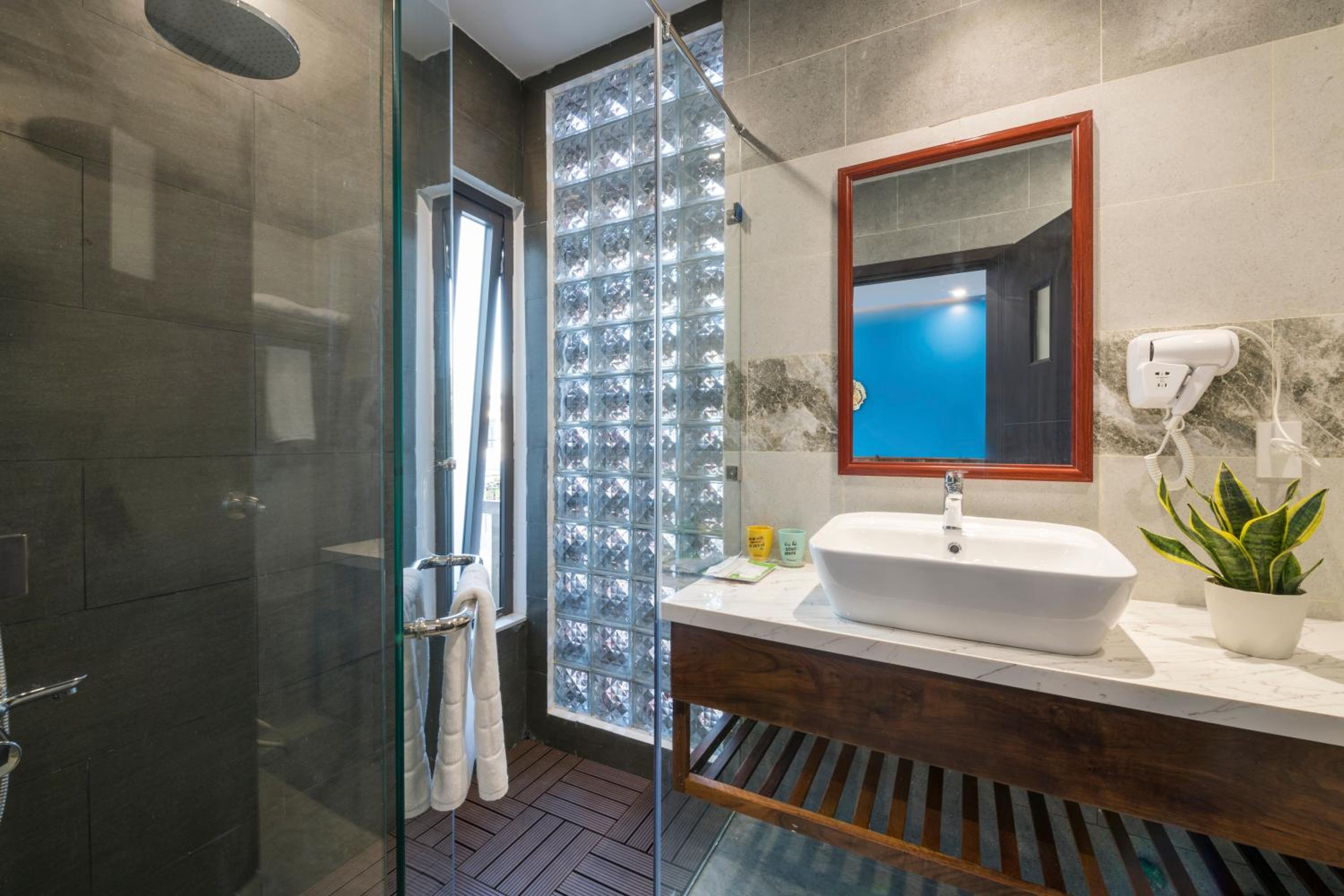Deluxe Family Suite photo 3