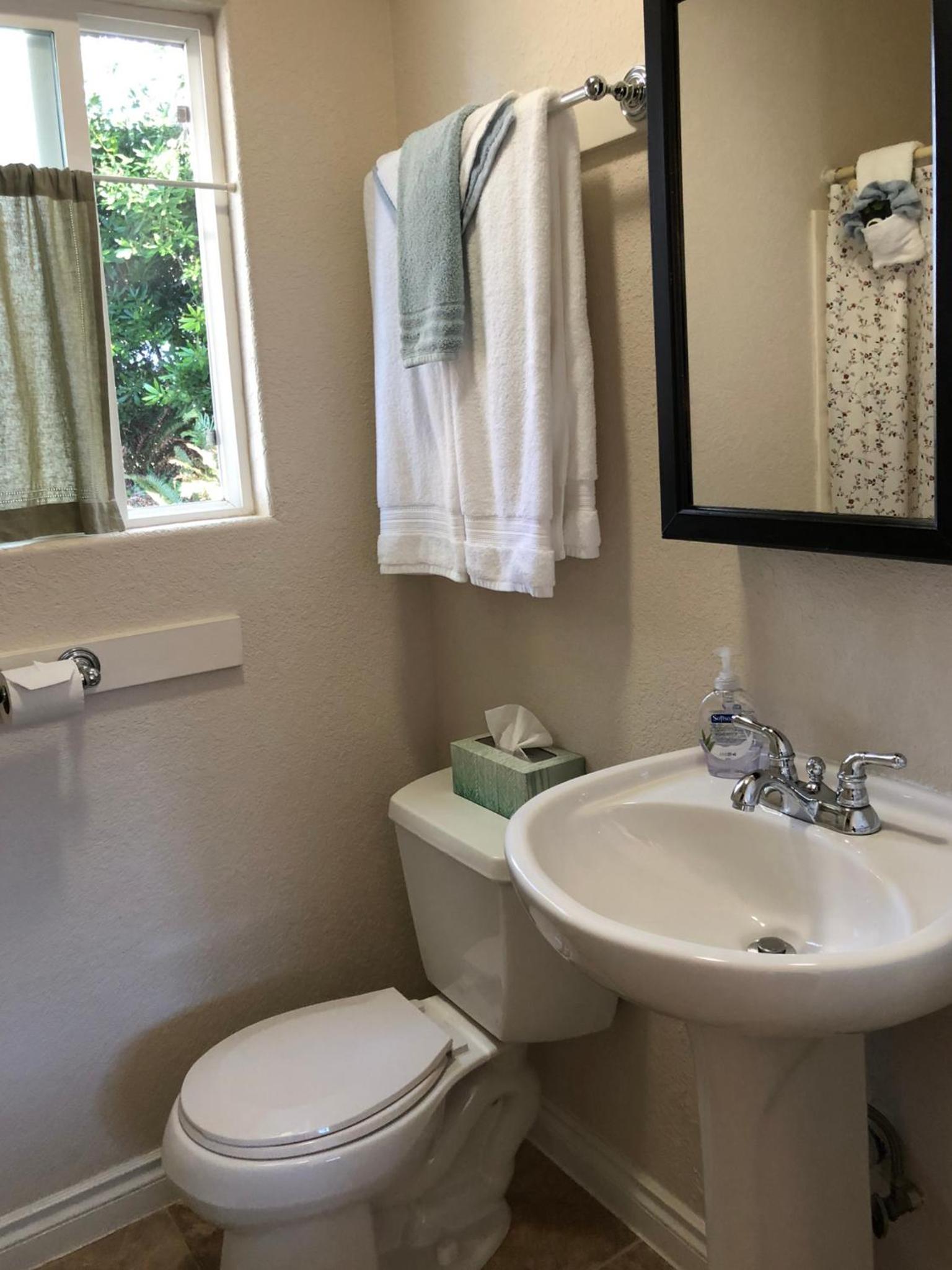 Queen Room with Balcony photo 3