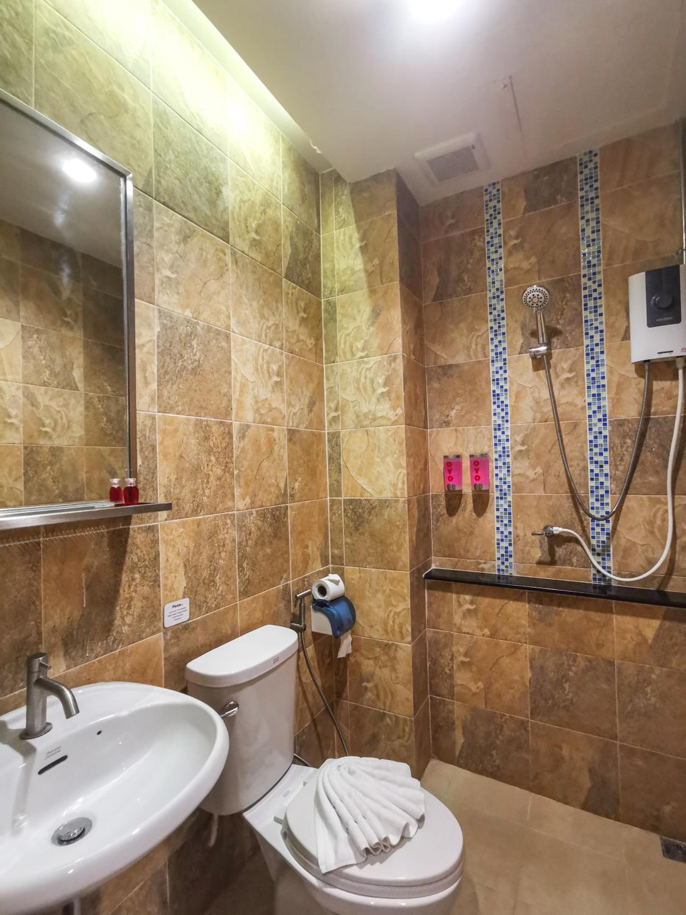 Standard Double Room - Photo 16