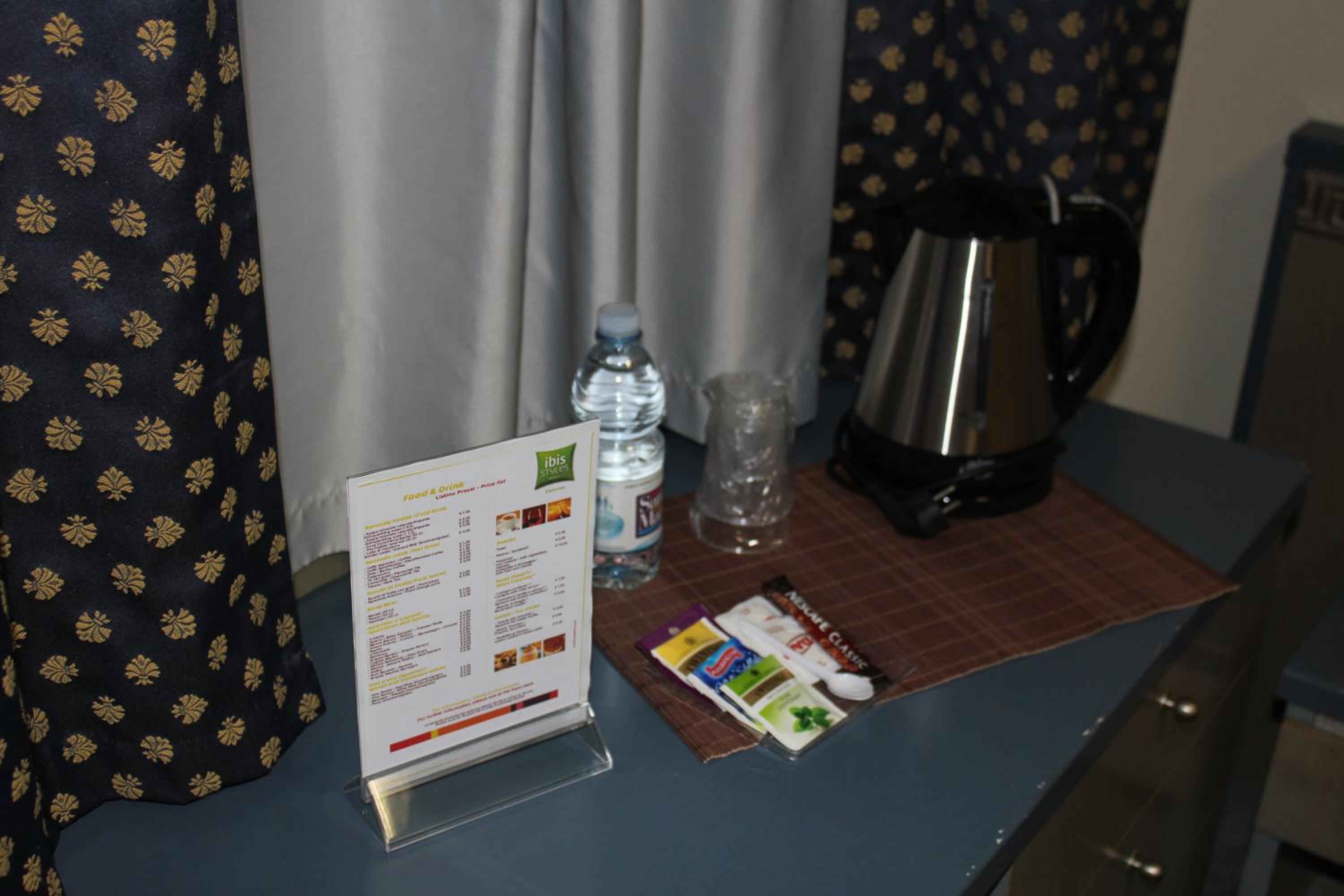 Standard Double Room - Photo 8
