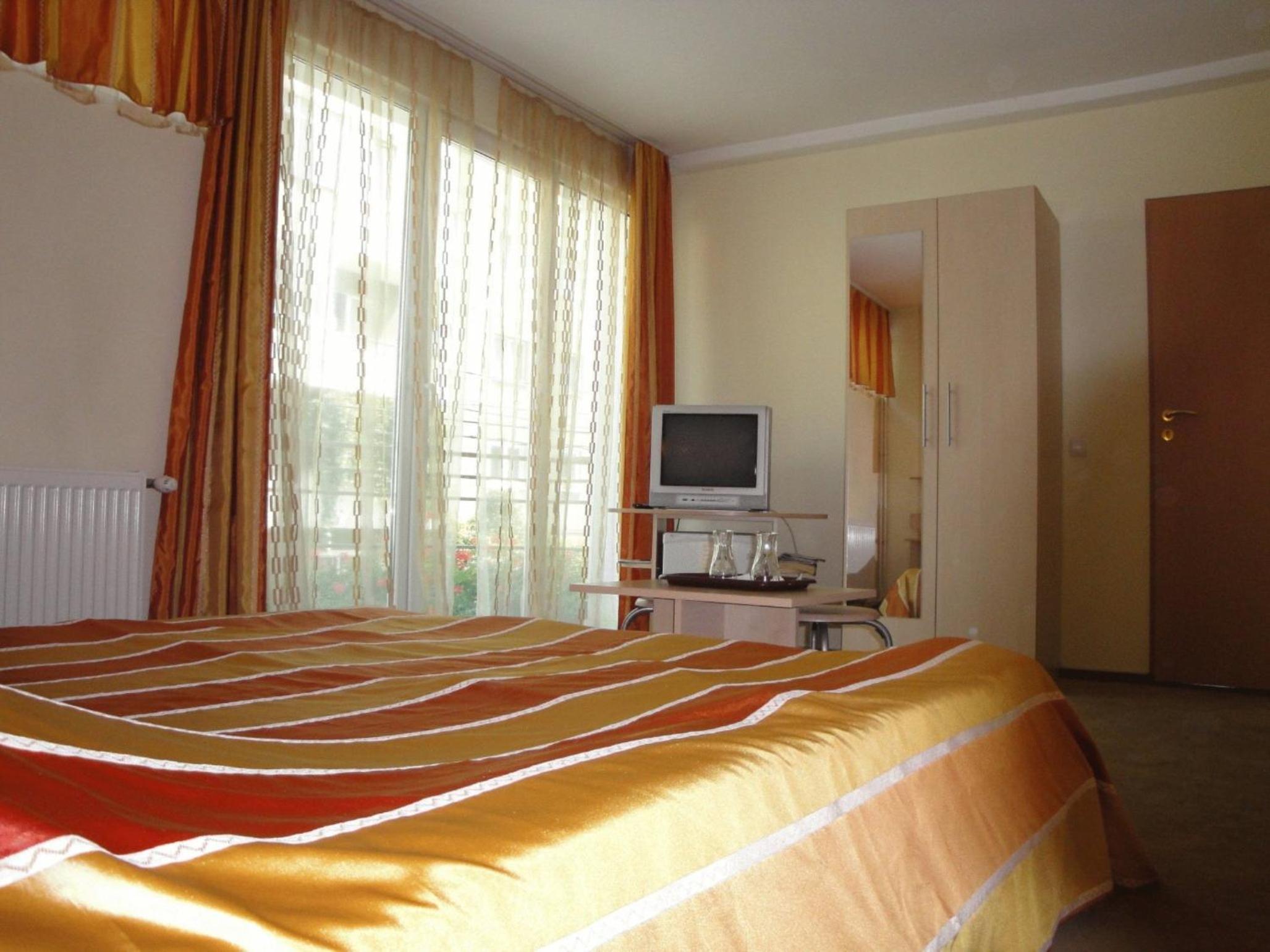 Double or Twin Room - Photo 5