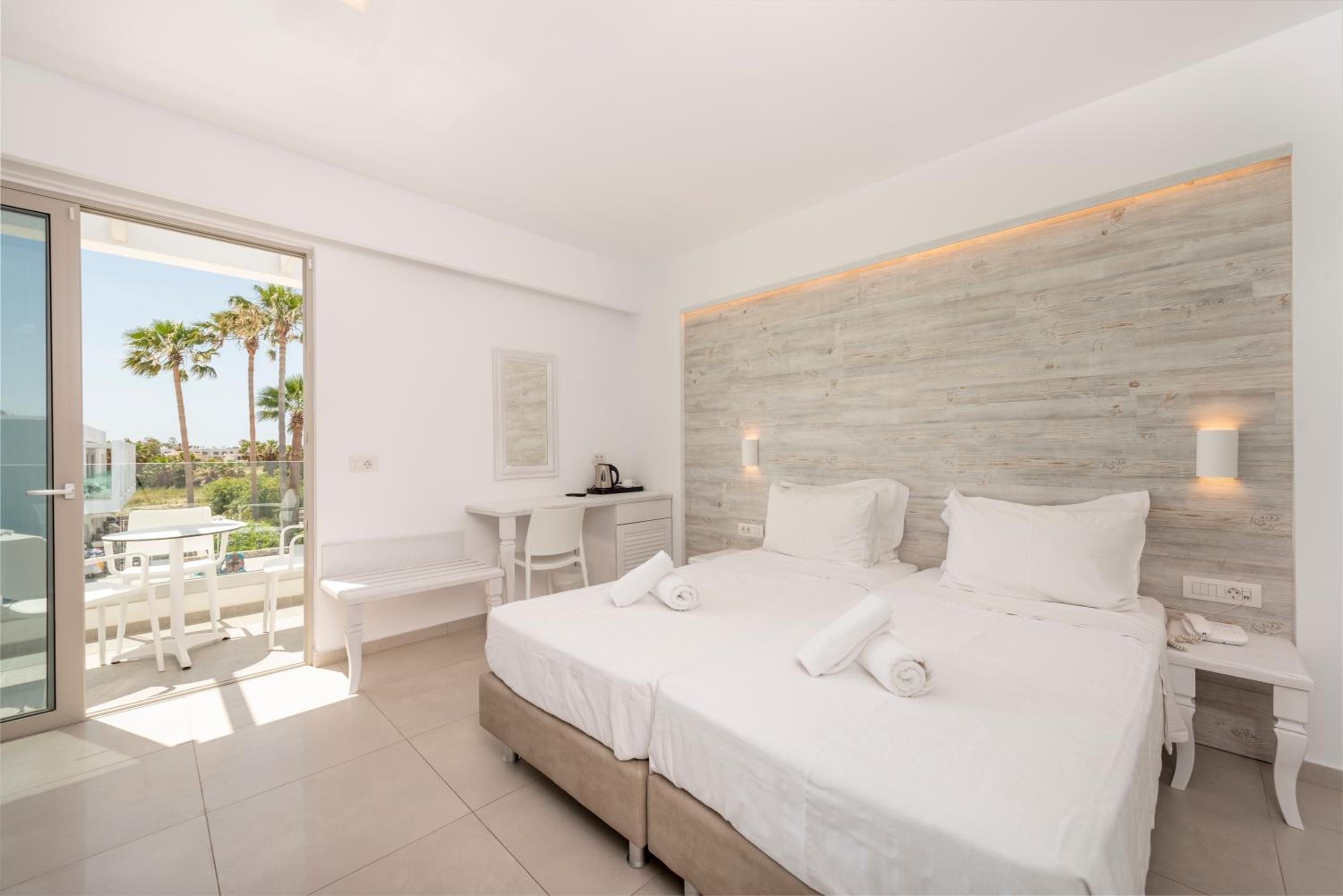 Deluxe Triple Room with Garden View - Photo 1