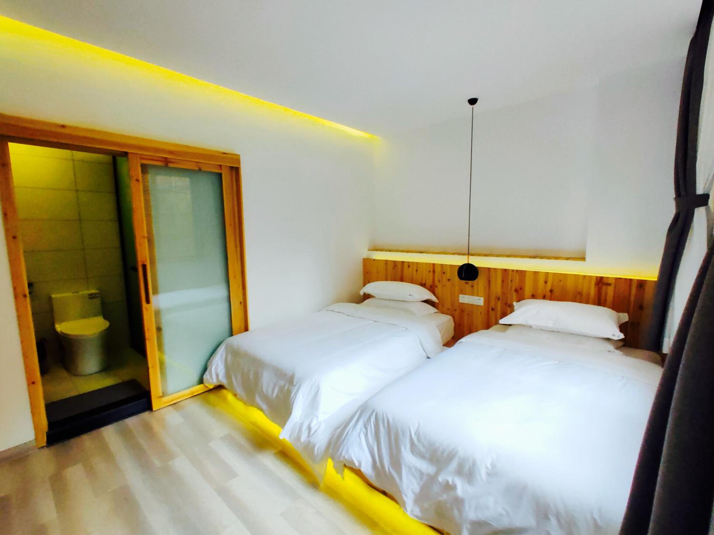 Standard Twin Room photo 3