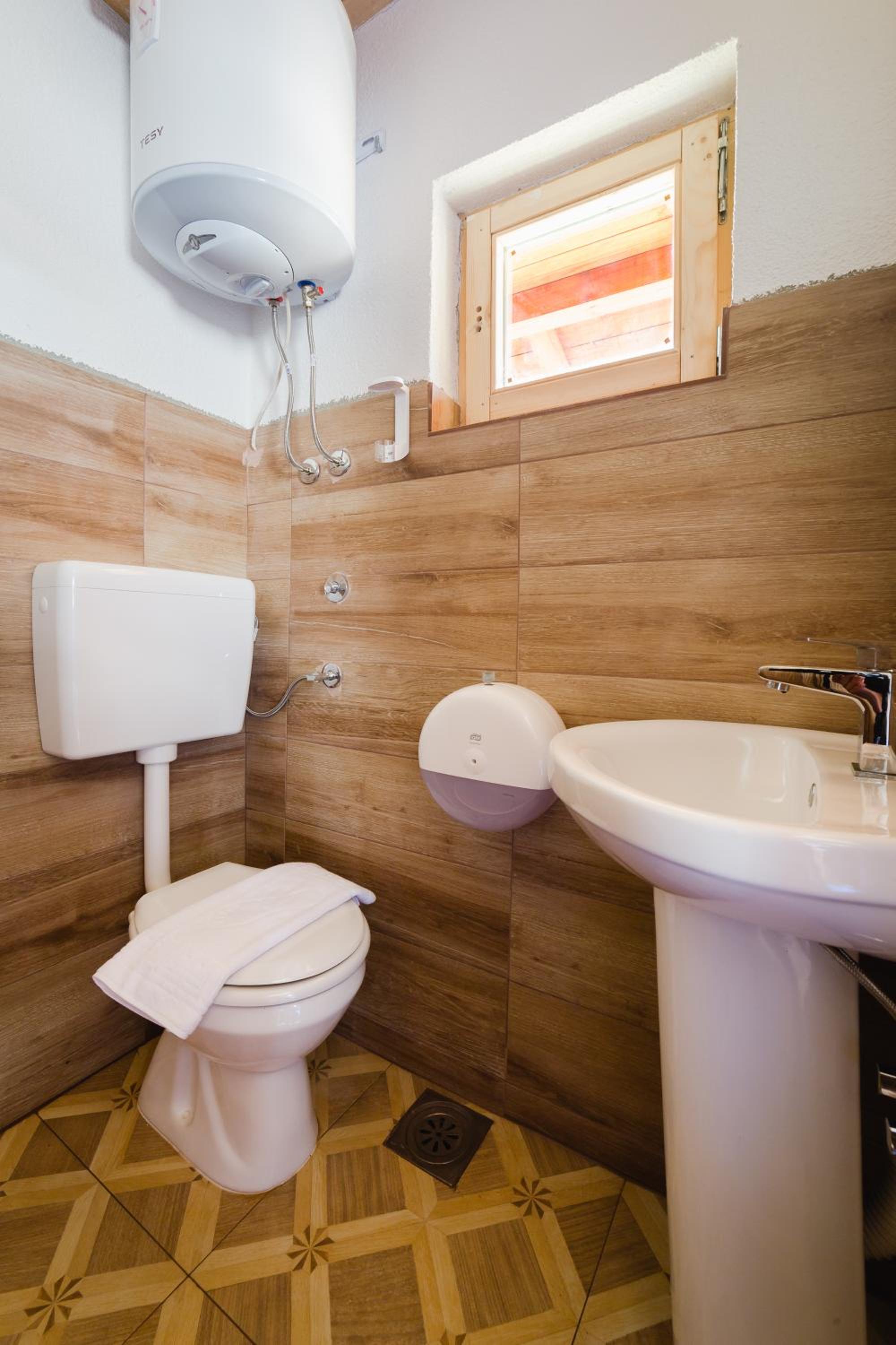 Triple Room with Private Bathroom - Photo 11