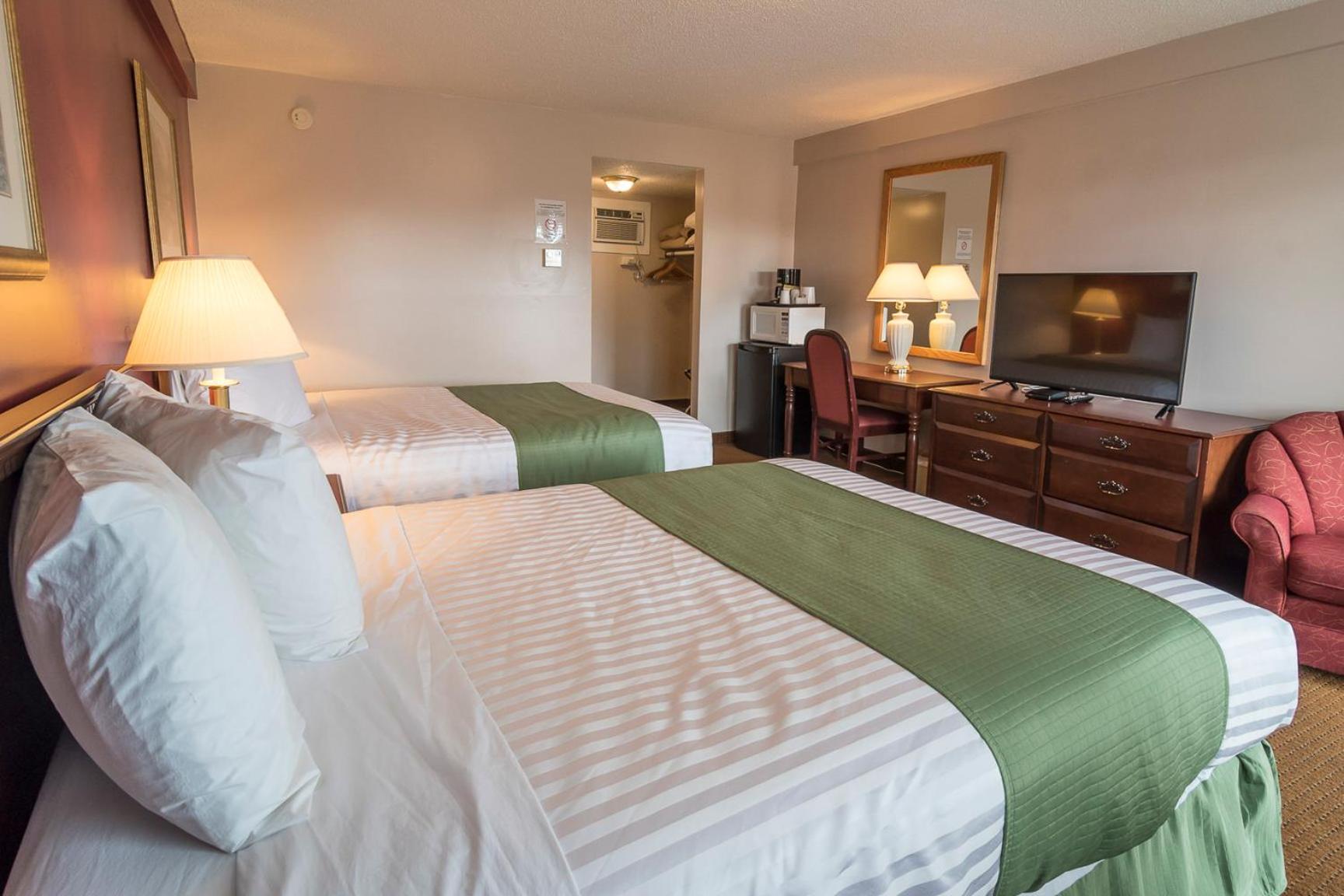 Queen Room with Two Queen Beds - Pet Friendly