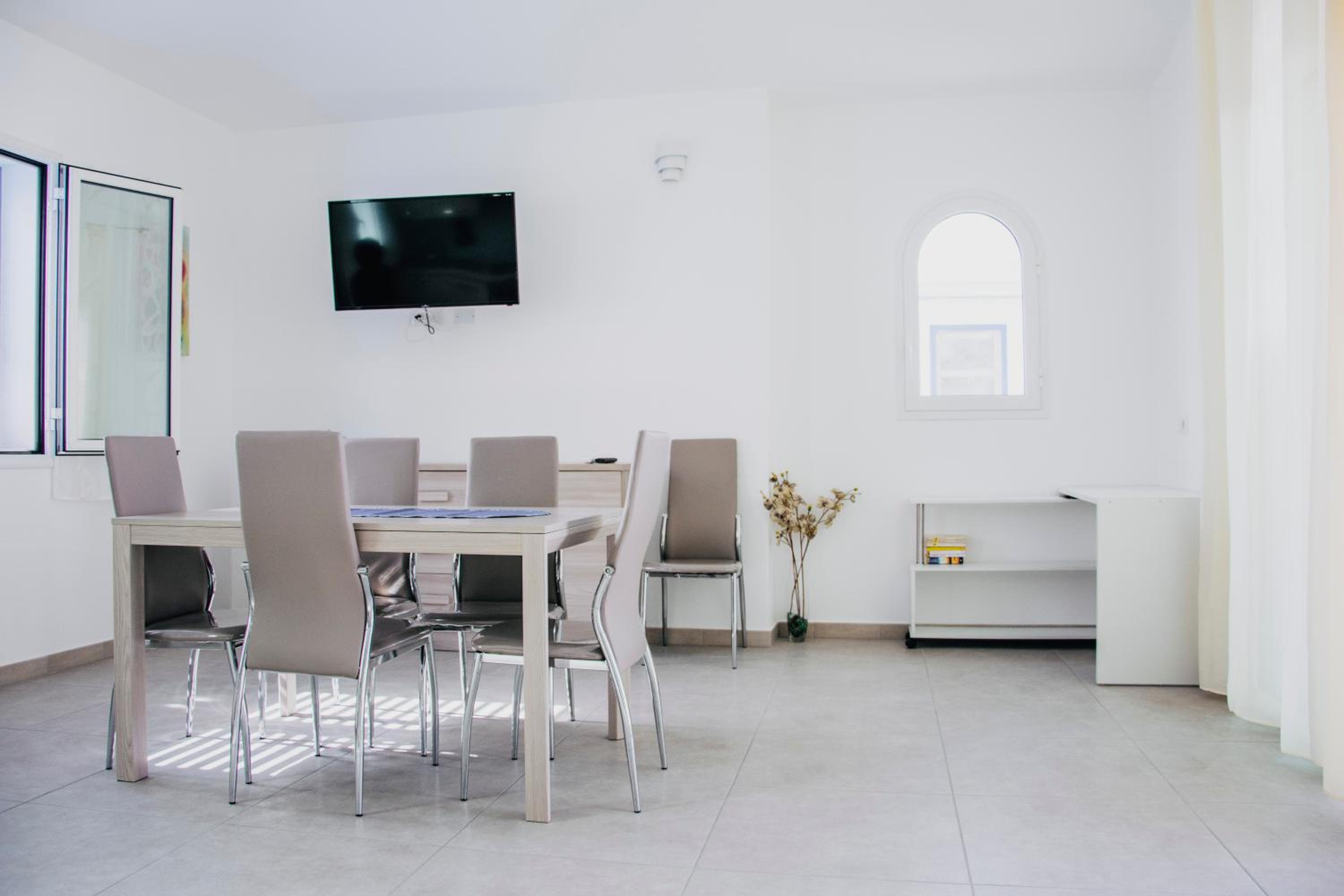 Three-Bedroom Apartment - Photo 101
