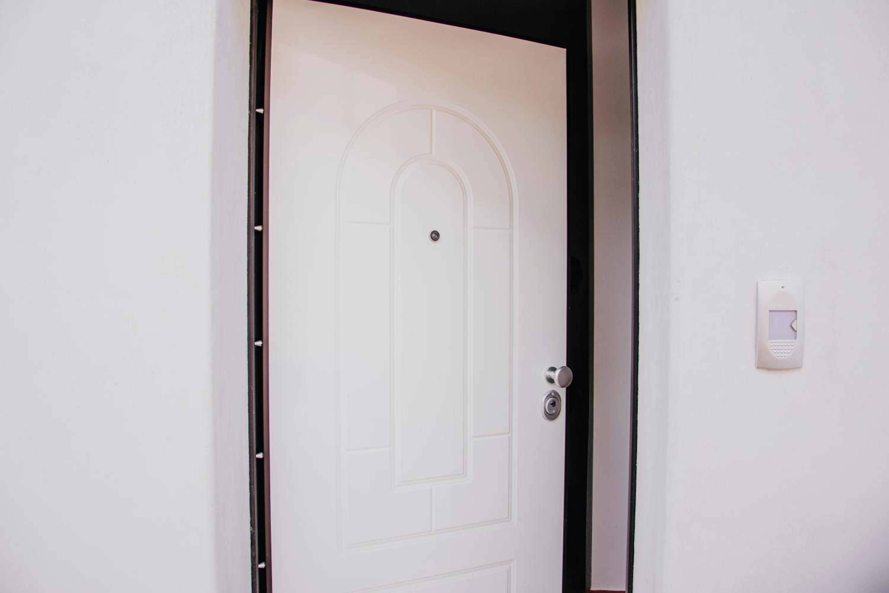 Three-Bedroom Apartment - Photo 3