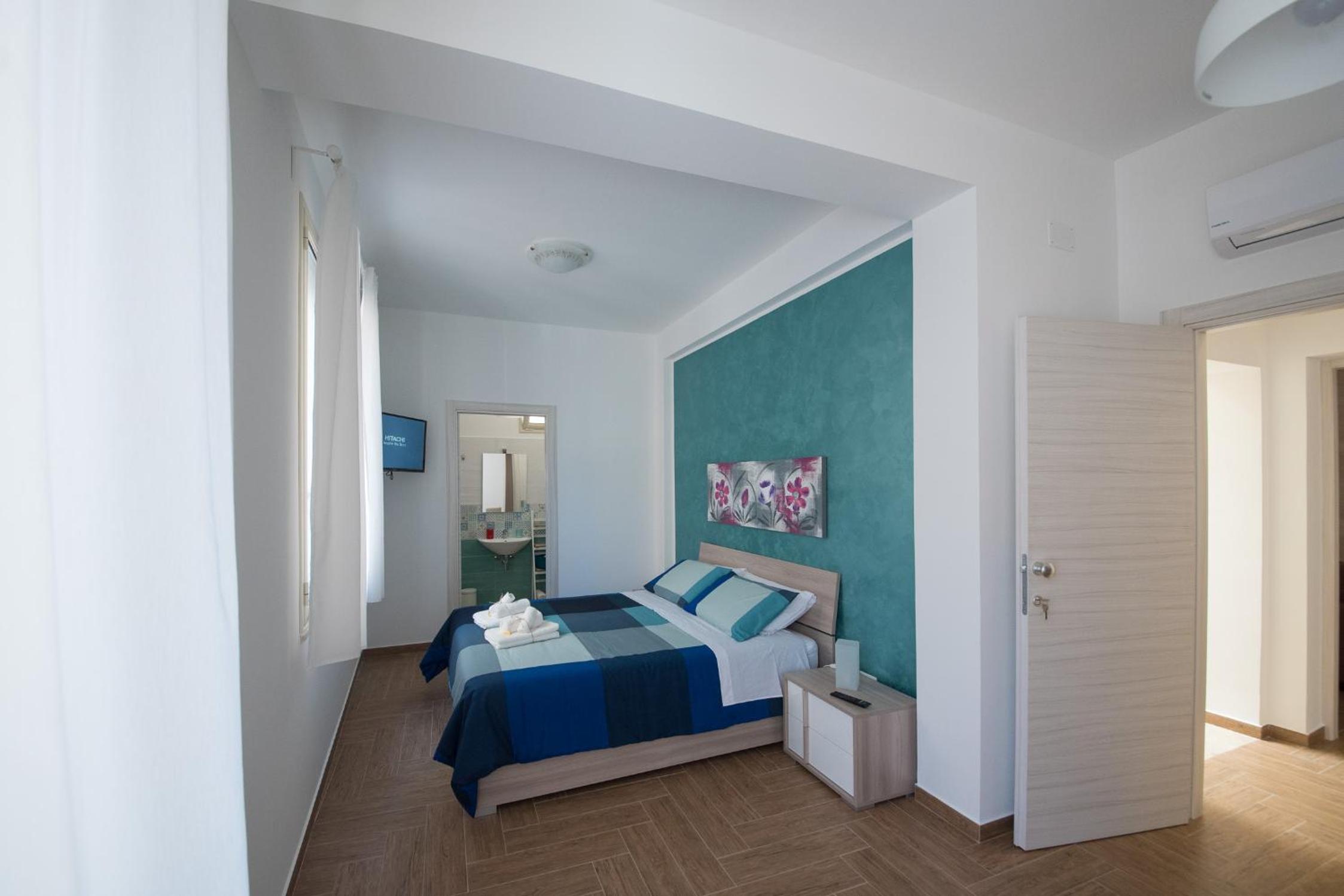Deluxe Double Room with Balcony photo 1