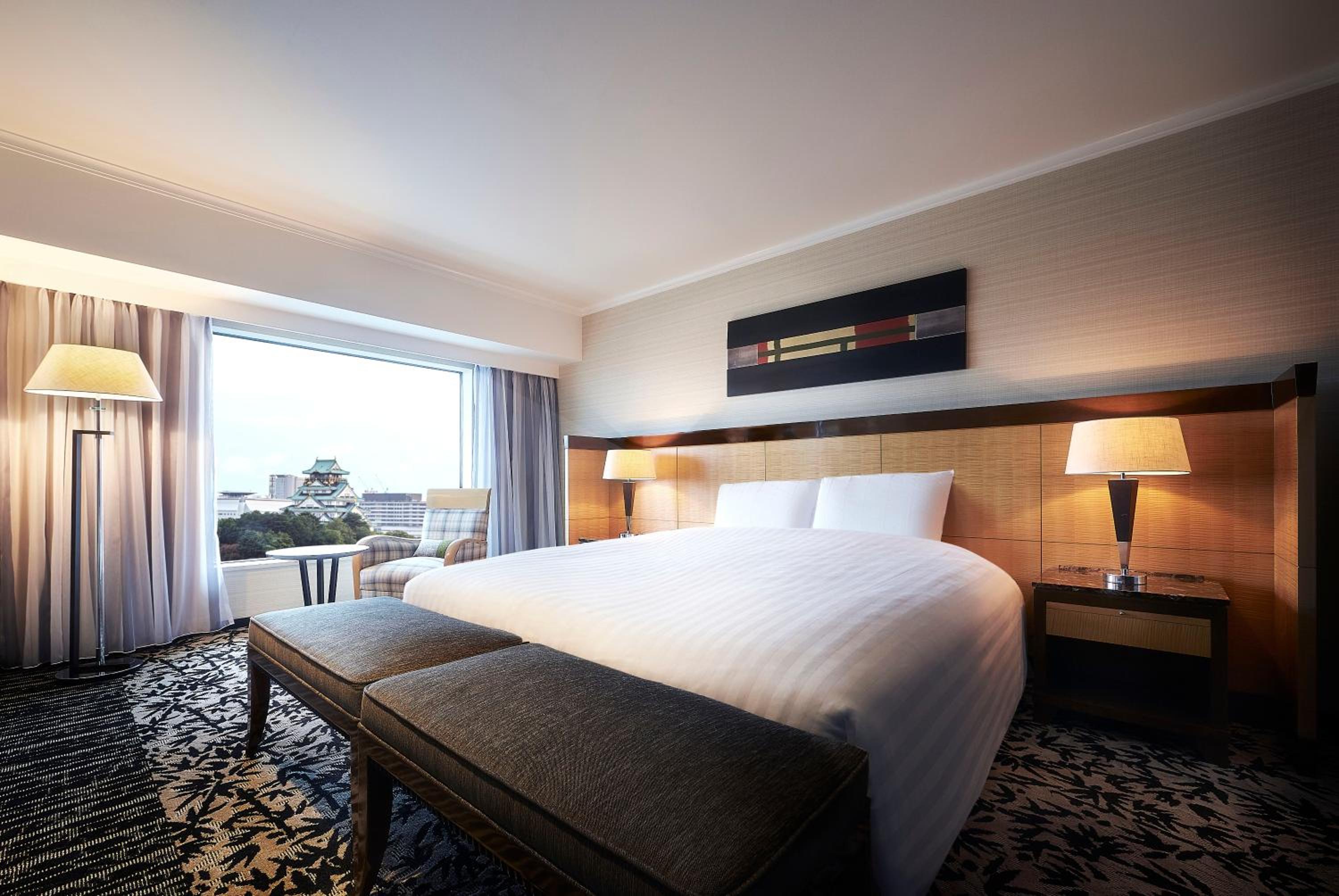 Luxury Junior Suite Non Smoking Castle View - Photo 1