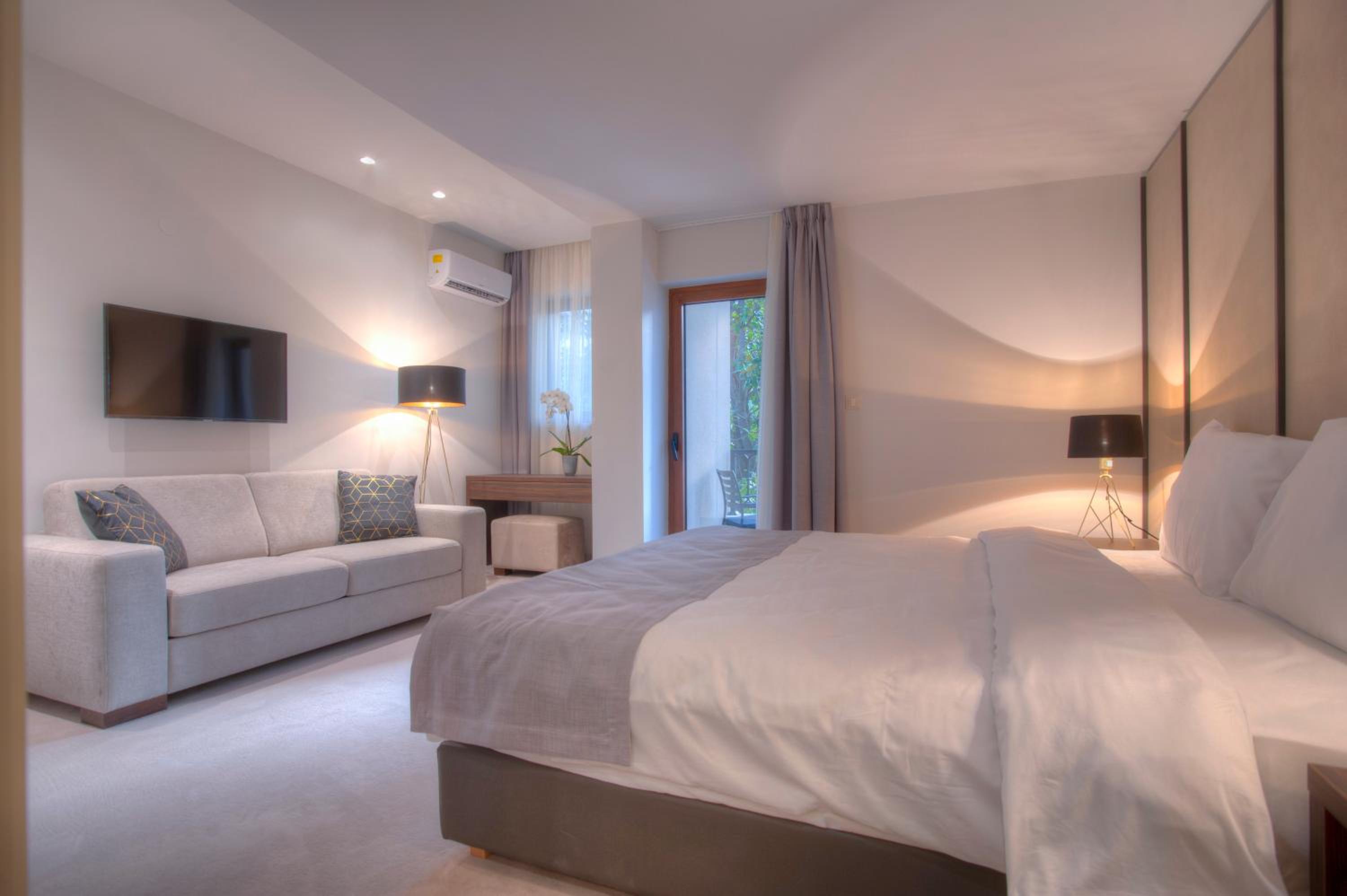 Superior Double or Twin Room - Photo 10