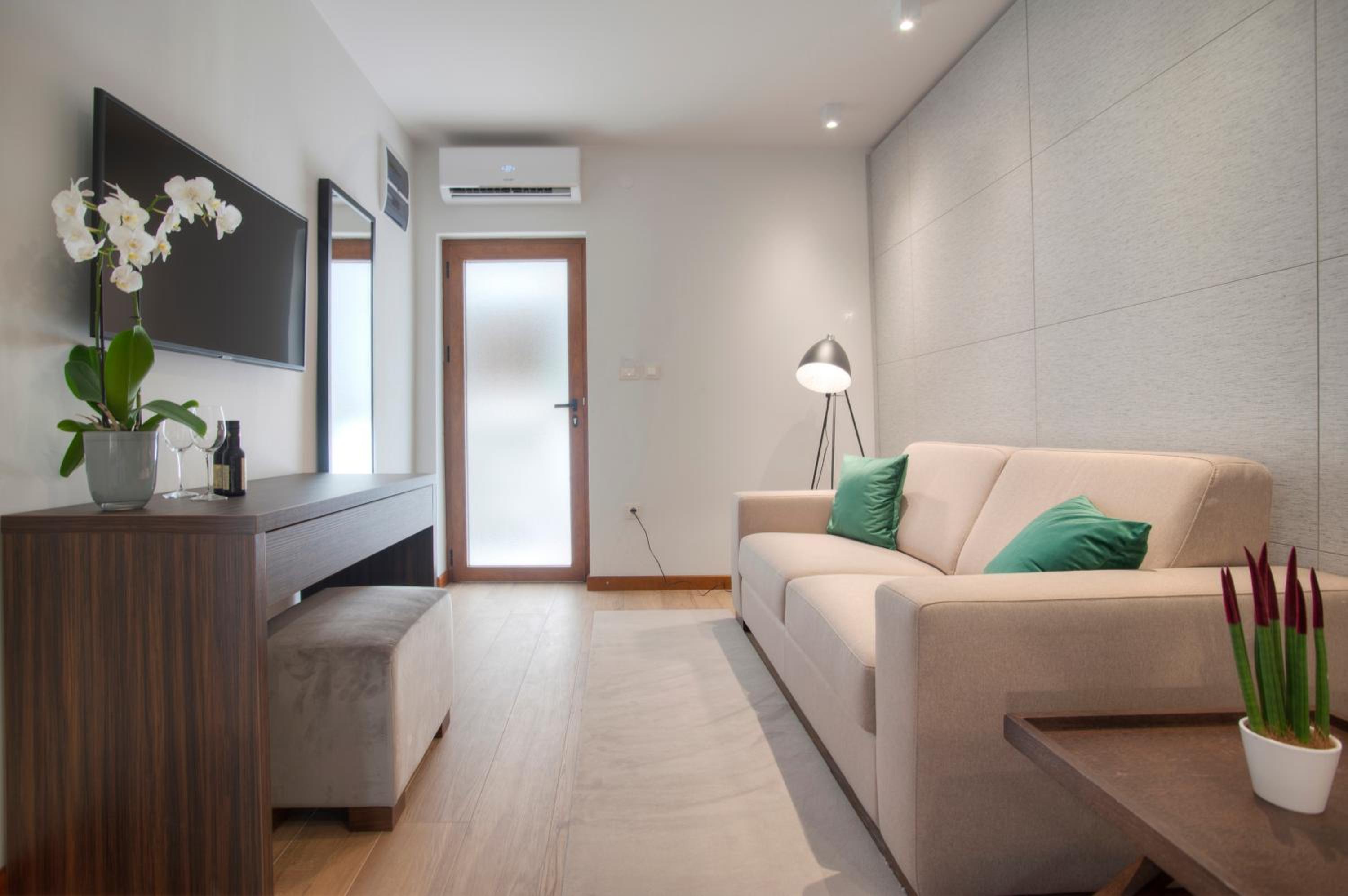 Superior Double or Twin Room - Photo 9