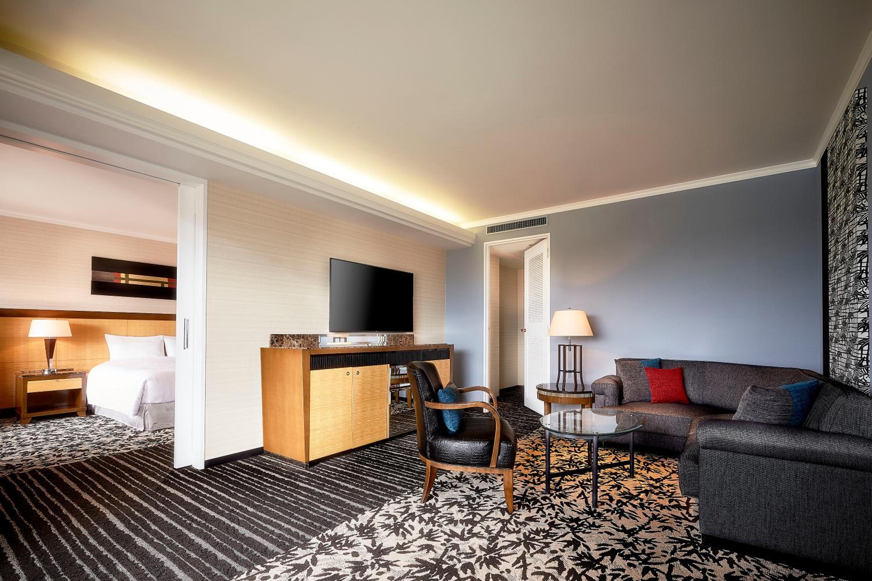 Luxury Junior Suite Non Smoking Castle View - Photo 2