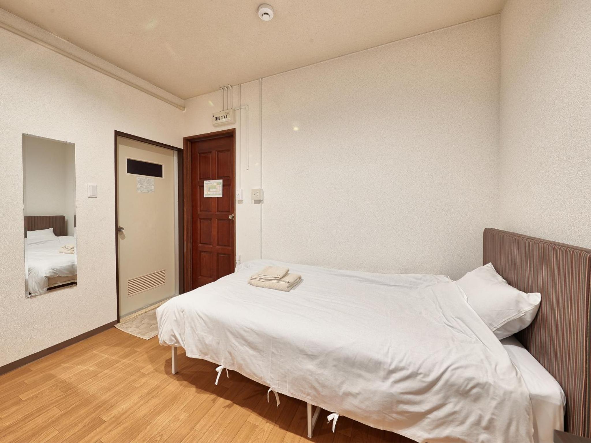 Twin Room - Photo 14