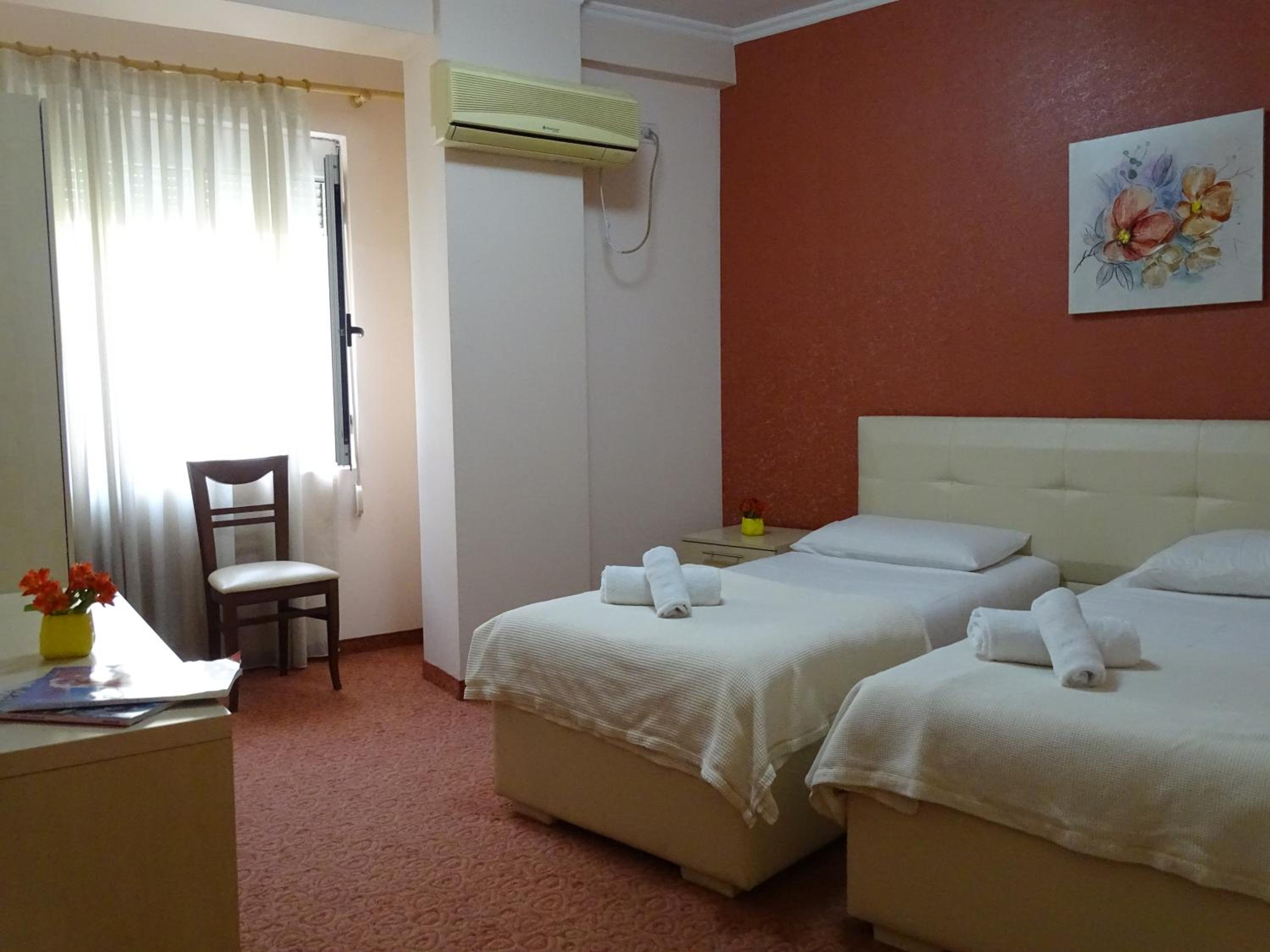 Standard Twin Room photo 2