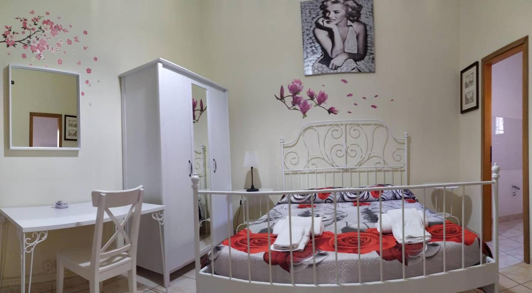 Double Room With Private Bathroom photo 2