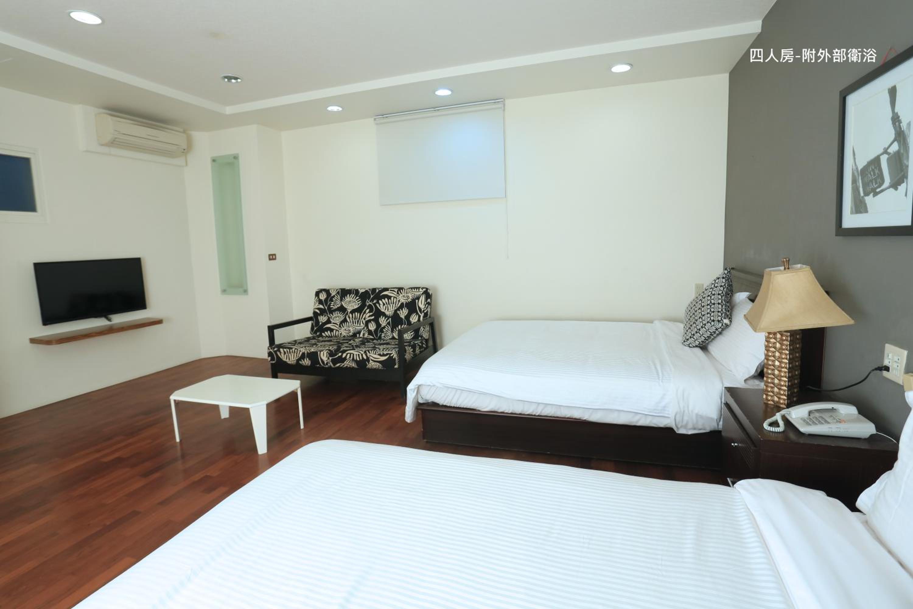 Quadruple Room with Private External Bathroom (No External Window) photo 3