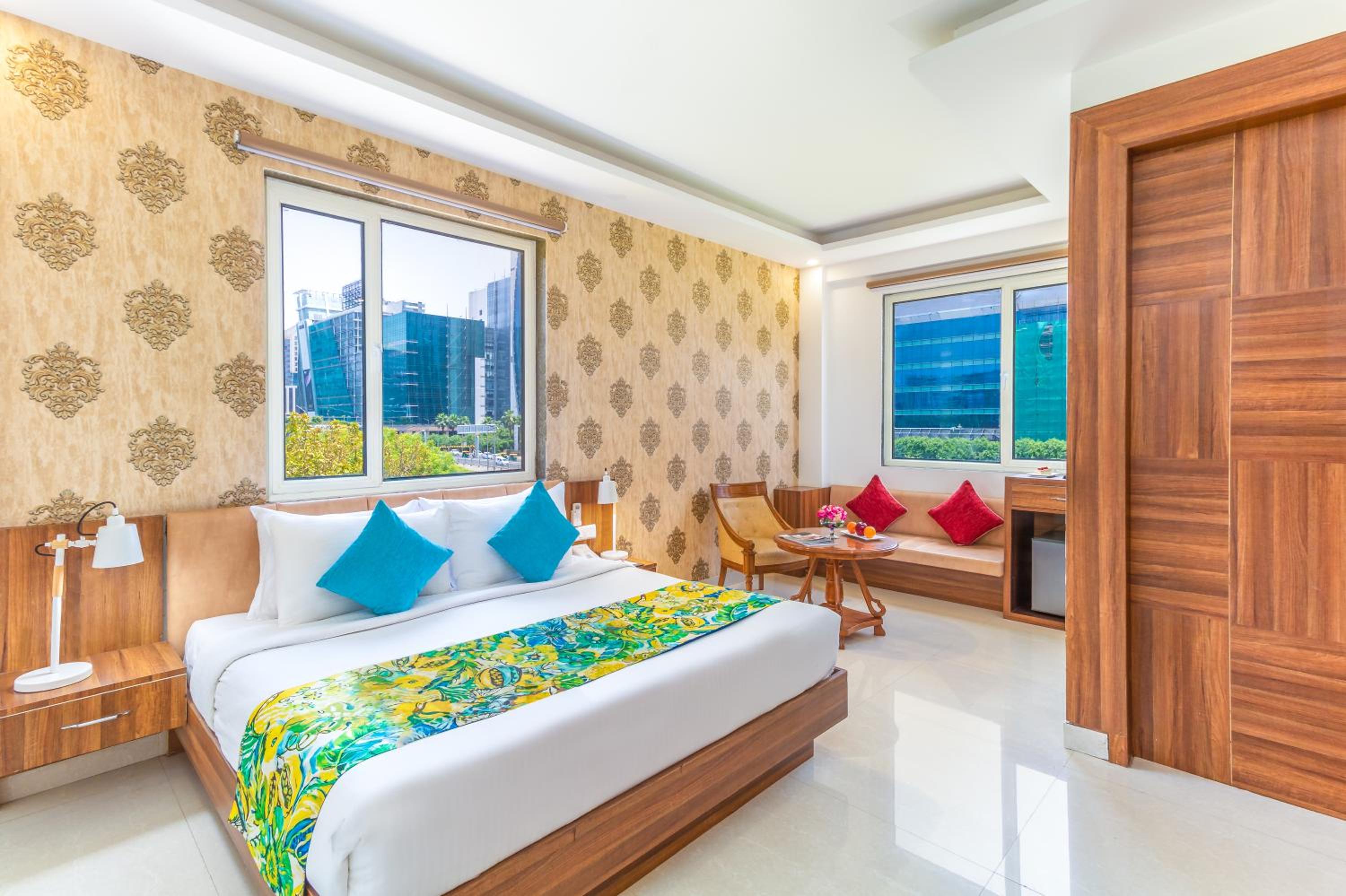 Deluxe king bed room with 10% discount on Food & Soft Beverages (at restaurants) photo 1