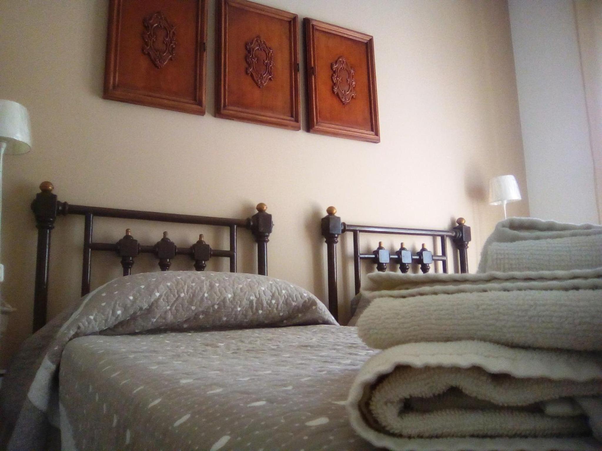 Two-Bedroom House - Photo 2