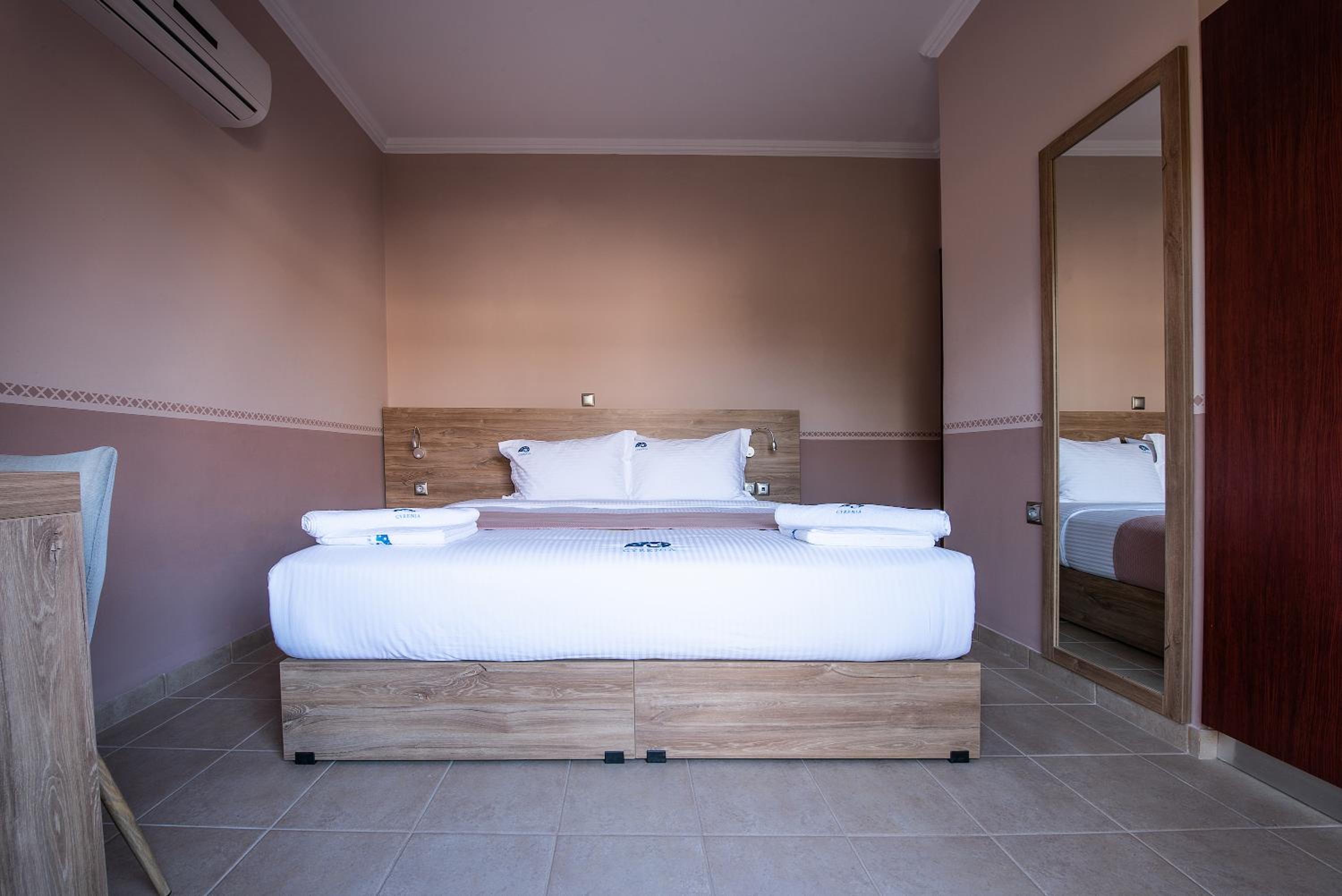 Suite with Balcony - Photo 2