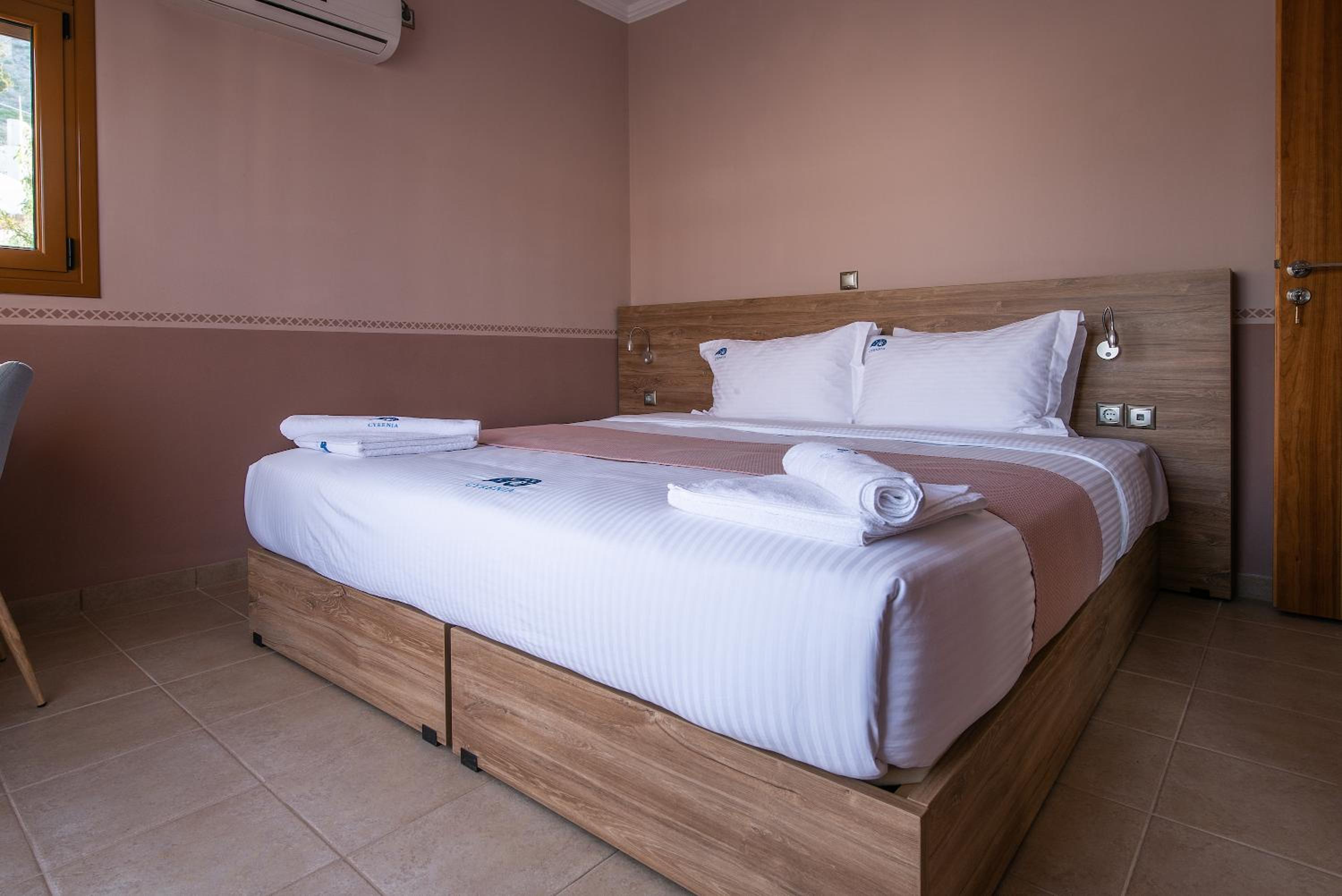 Suite with Balcony - Photo 13