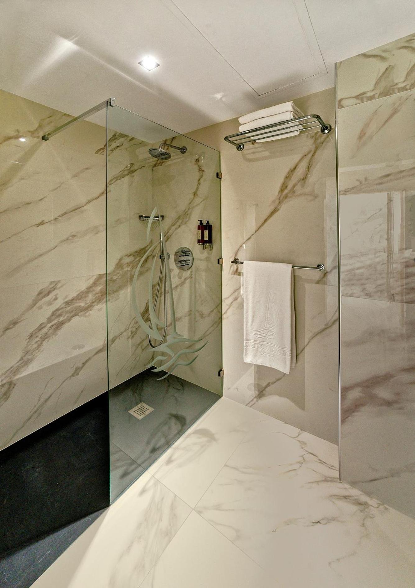 Deluxe Suite with Sea View (2 Adults) - Photo 3