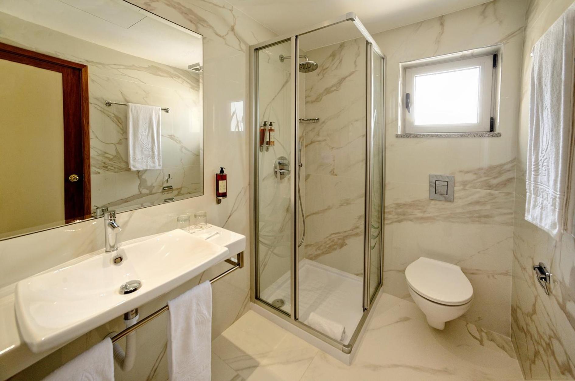 Deluxe Suite with Sea View (4 Adults) - Photo 7