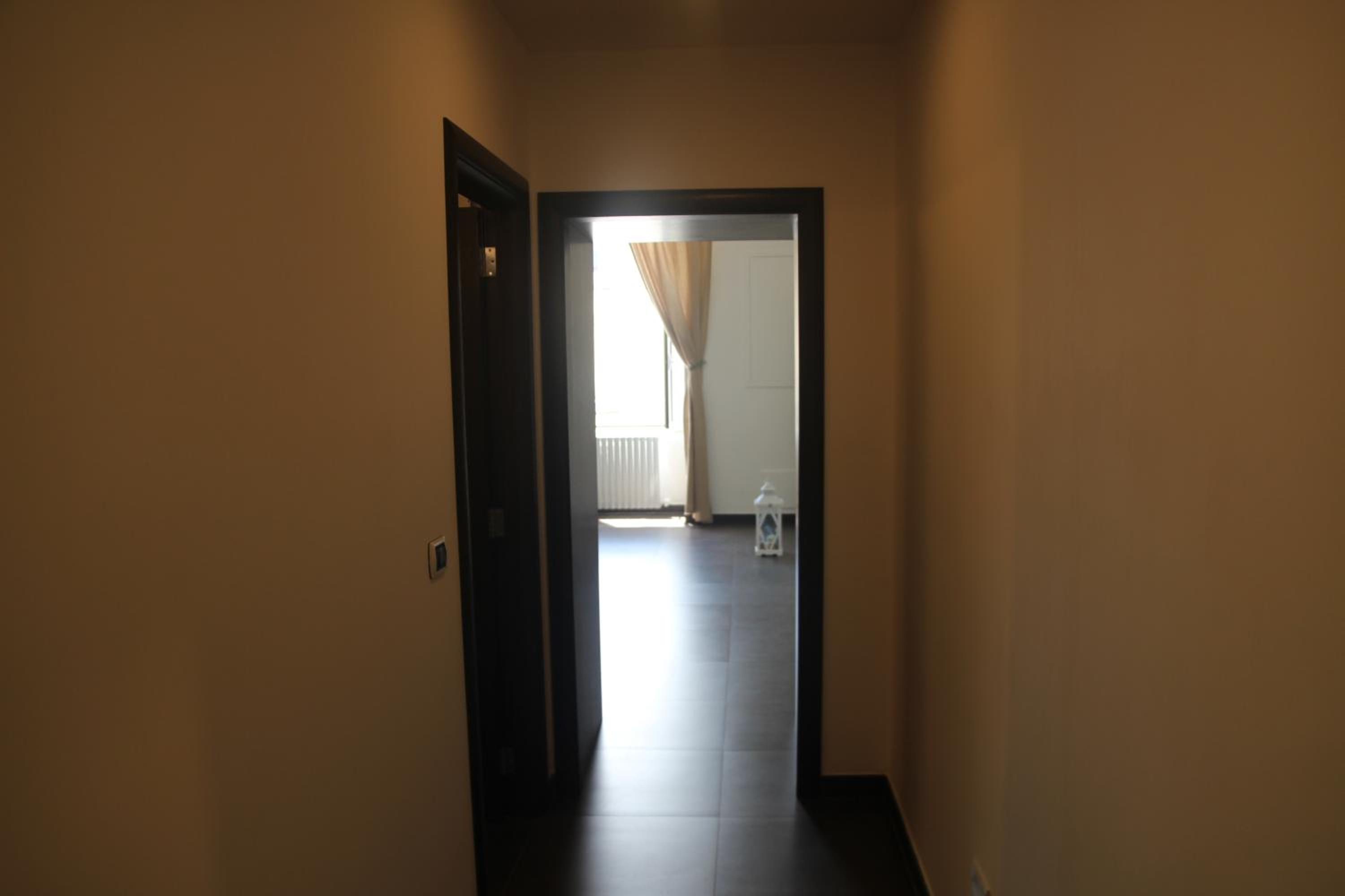 Deluxe King Room - Photo 11