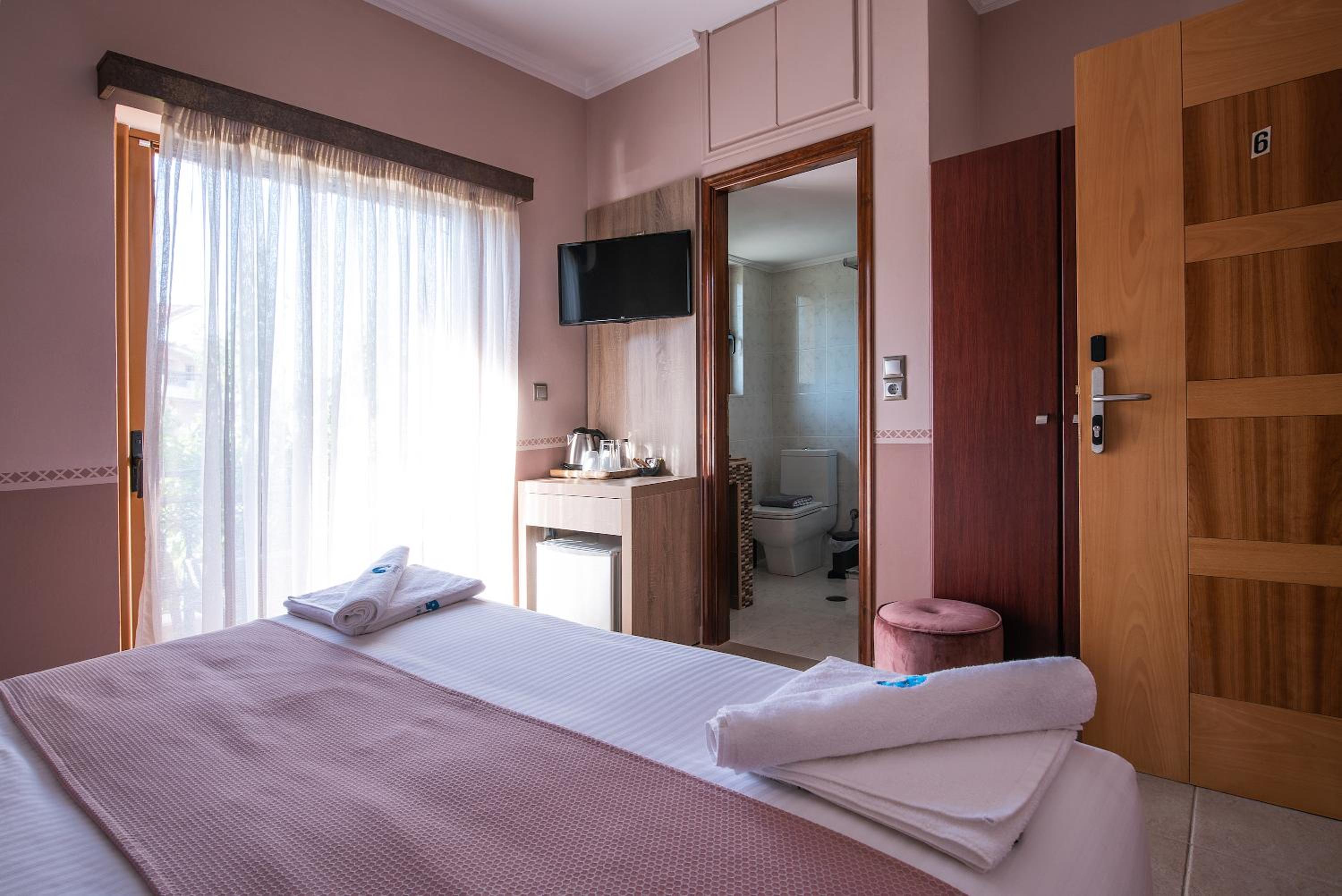 Economy Double or Twin Room - Photo 9