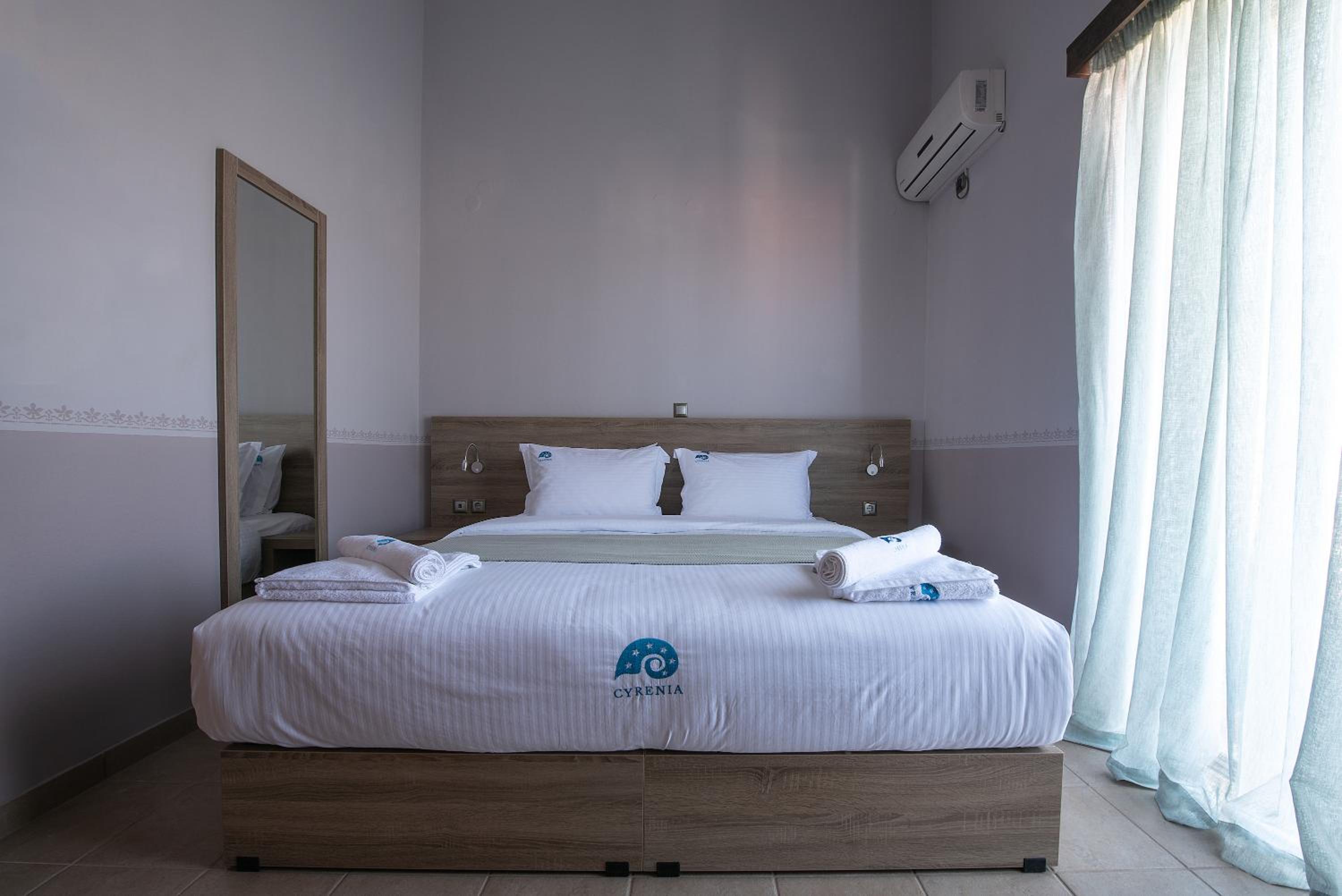 Double or Twin Room with Partial Sea View - Photo 3