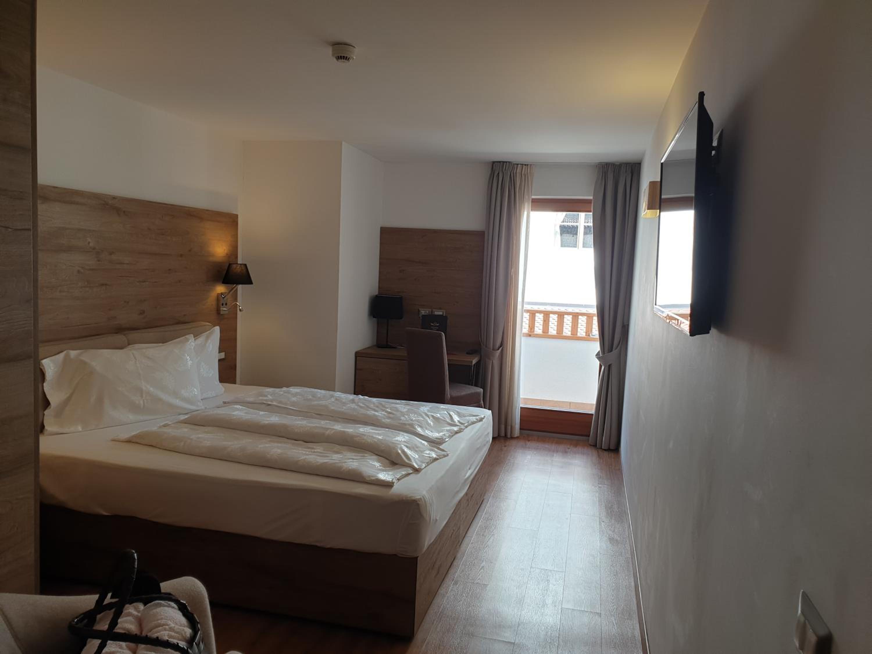 Triple Room Dependence