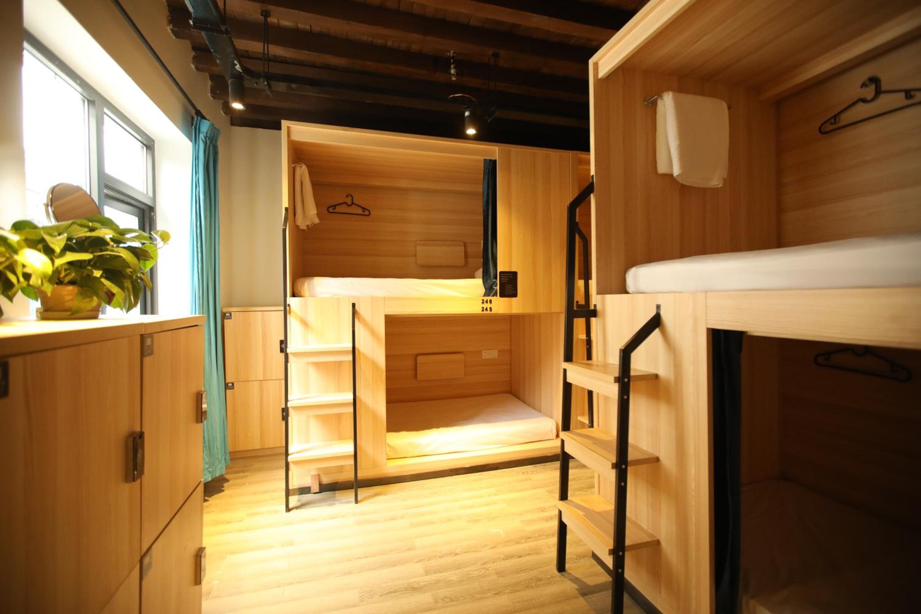 Mixed 12-Bed Room photo 1