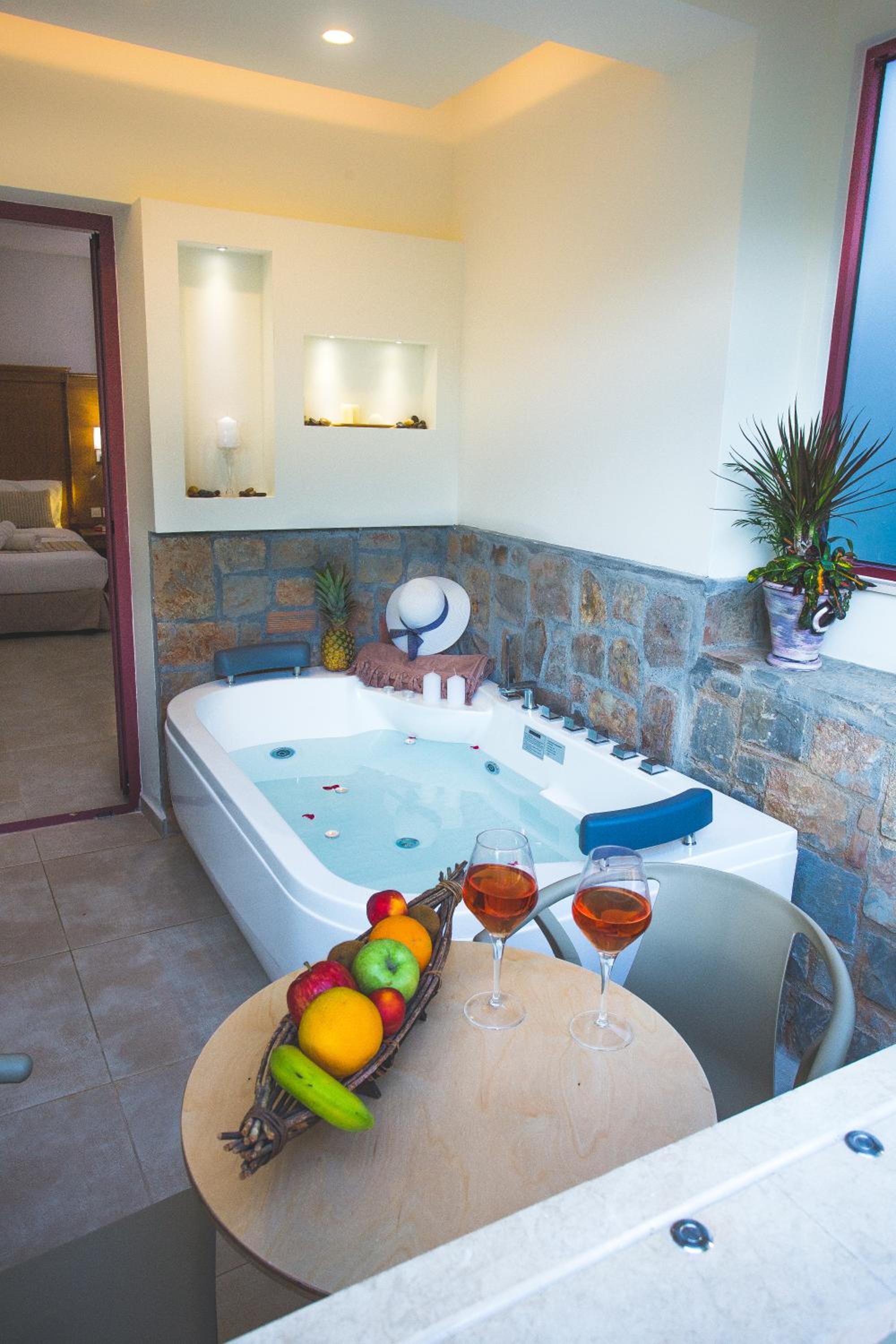 Suite with Private Hot Tub photo 2