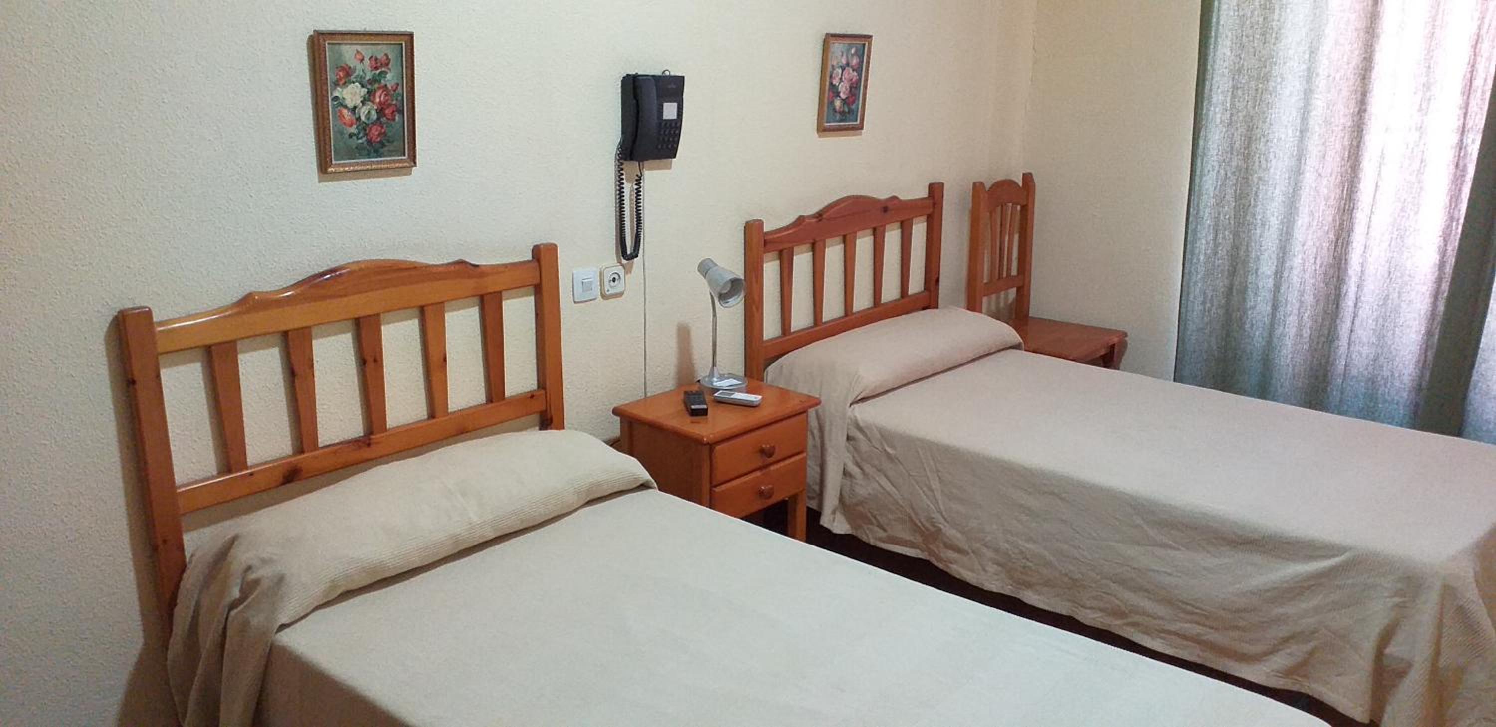 Double or Twin Room - Photo 4