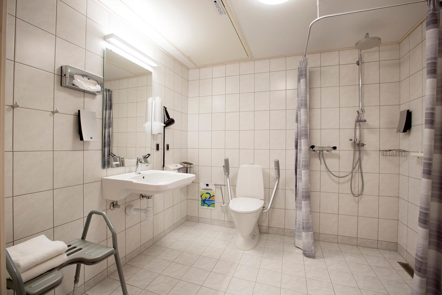 Large Double Room - Photo 8
