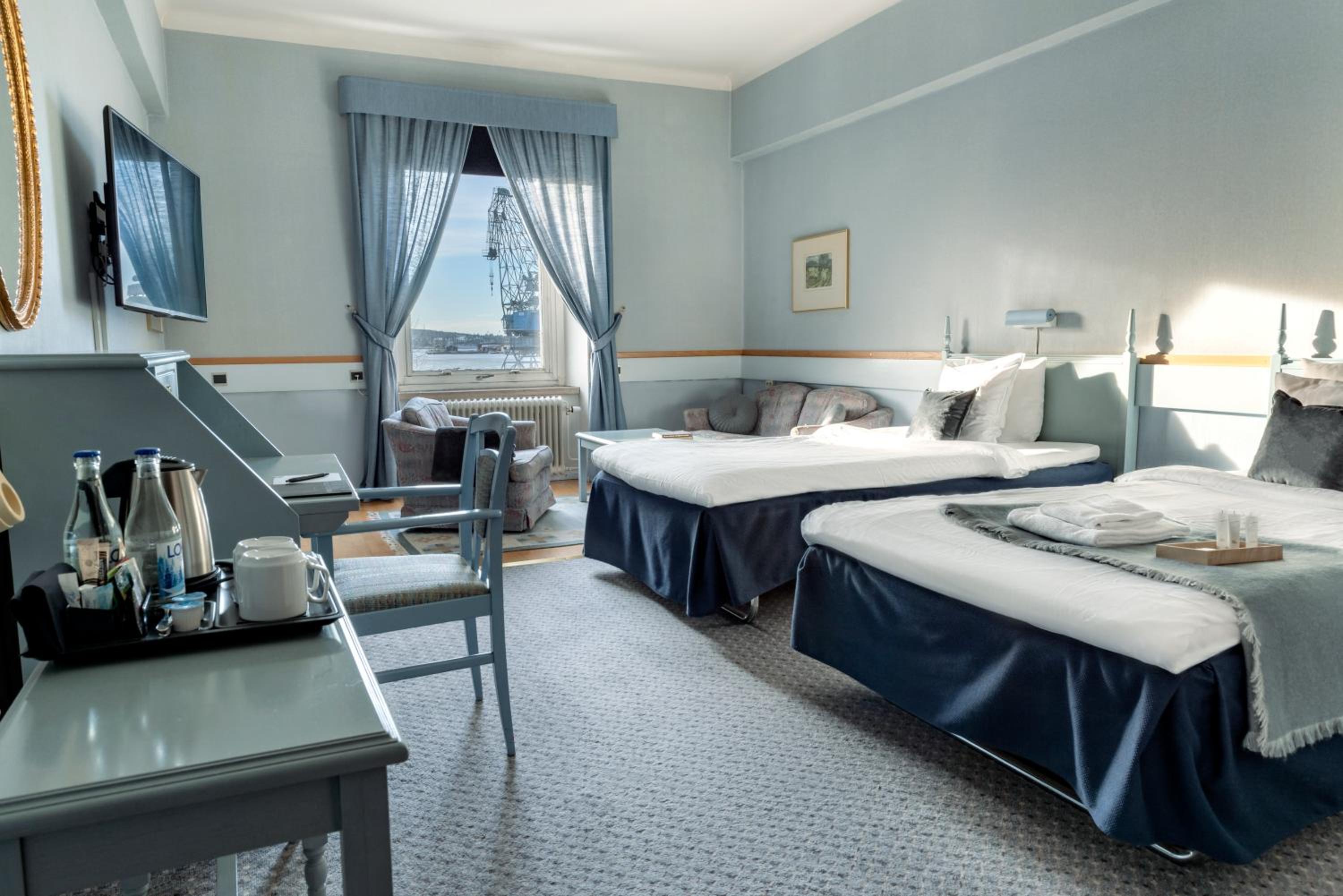 Superior Twin Room with Sea View - Photo 4