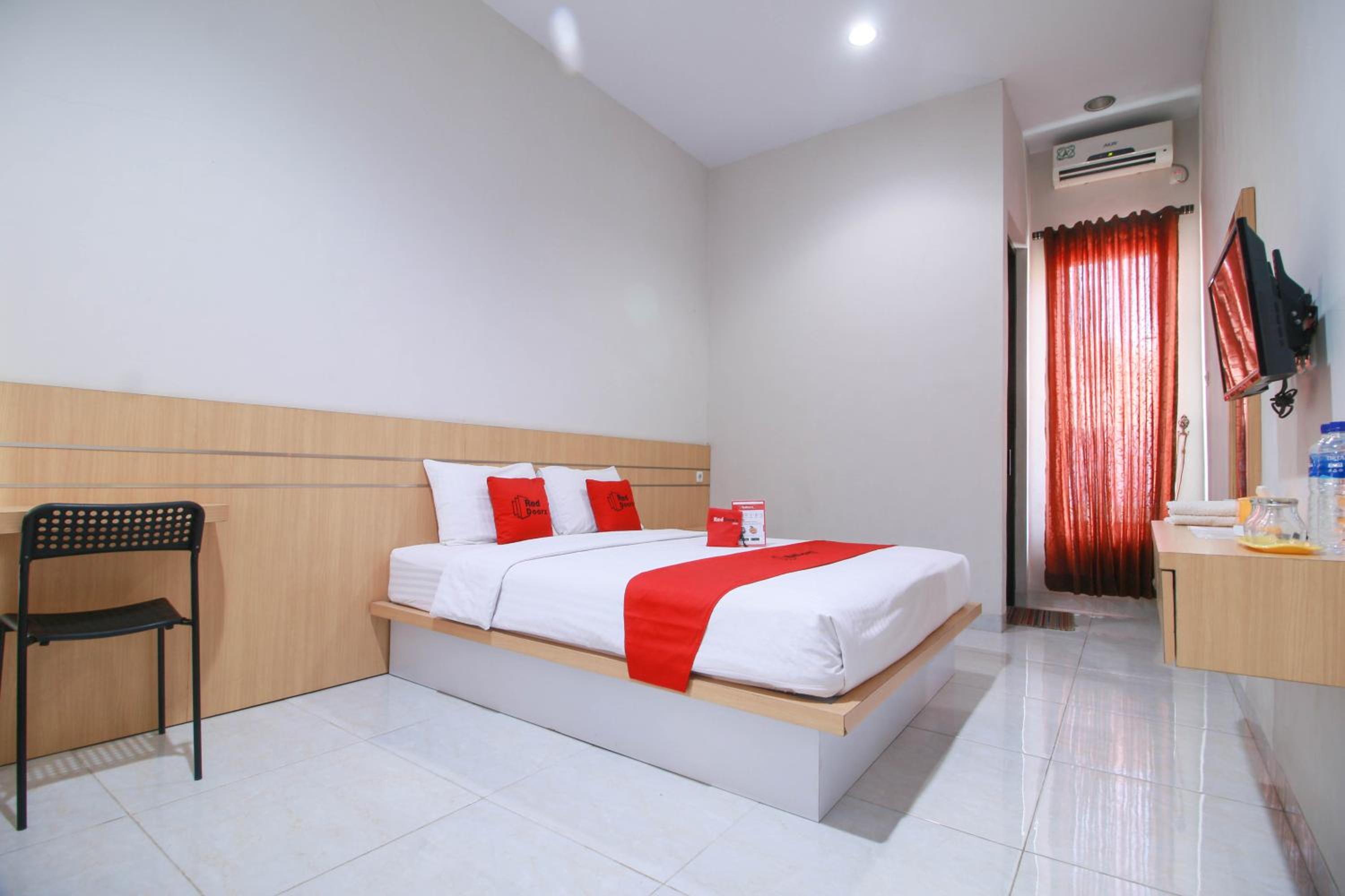 Deluxe Double Room - Photo 11